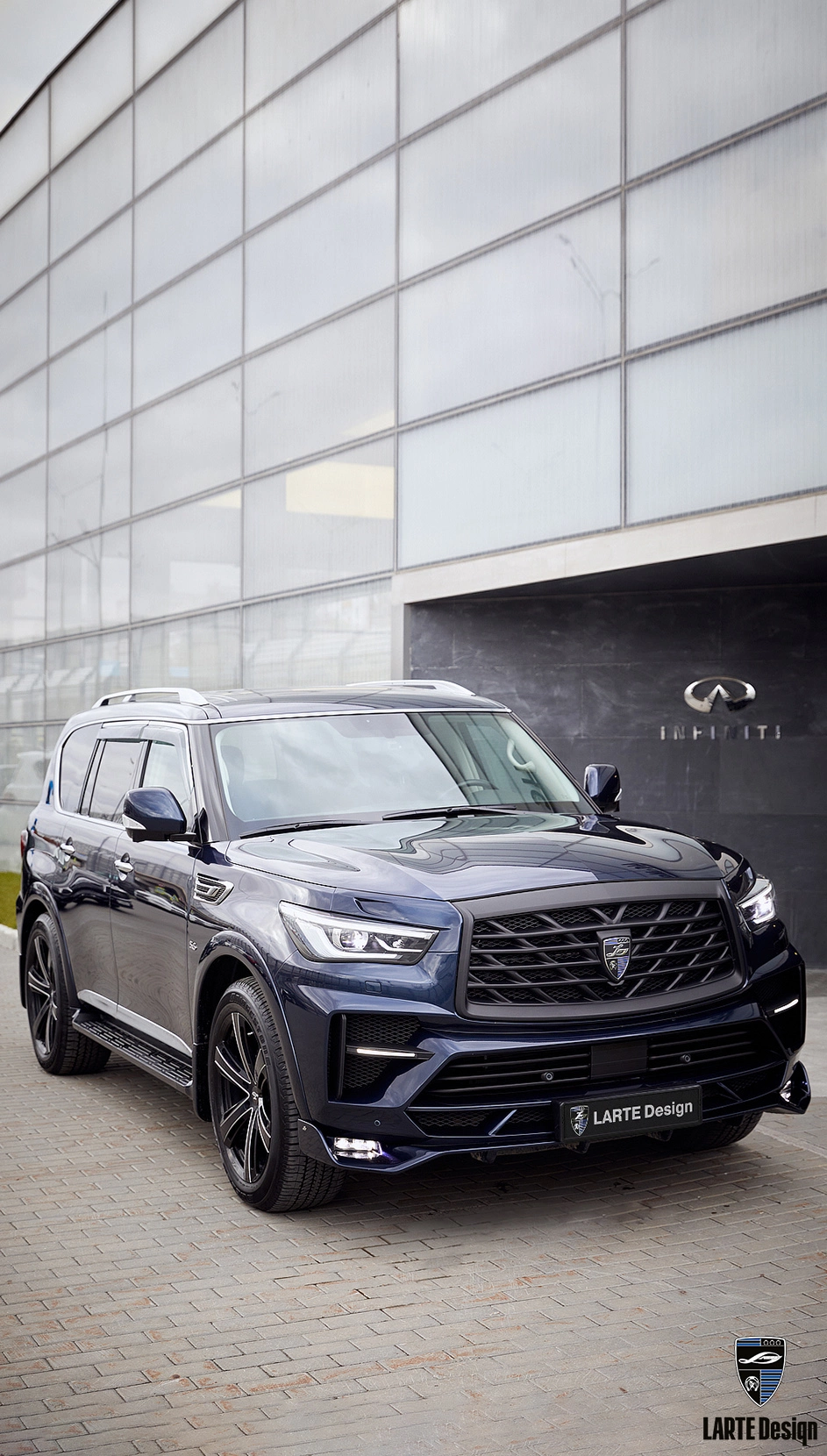 ラルディーニ Infiniti Qx80 | Sunset Luxury Limousines