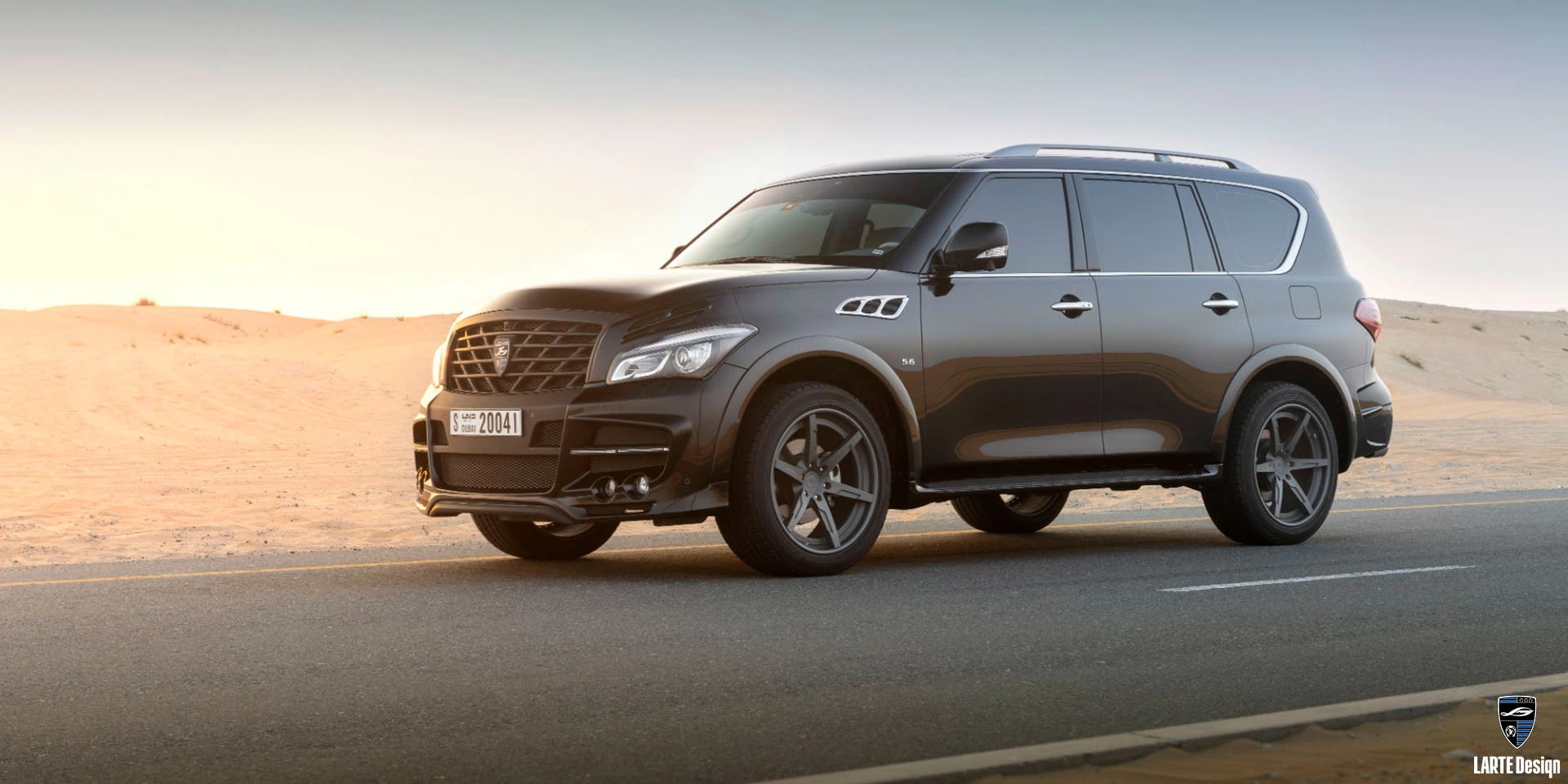 Kaufen Sie ein maßgeschneidertes glänzend schwarzes Karosserie-Kit für den INFINITI QX80 Premium Select V8 Schwarz