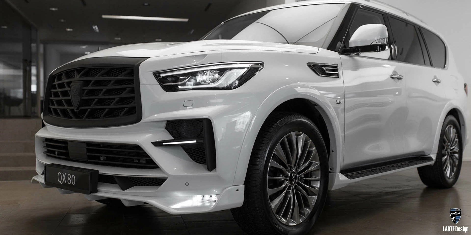 Kaufen Sie Body-Kit INFINITI QX80 Premium select V8 Mondsteinweiß