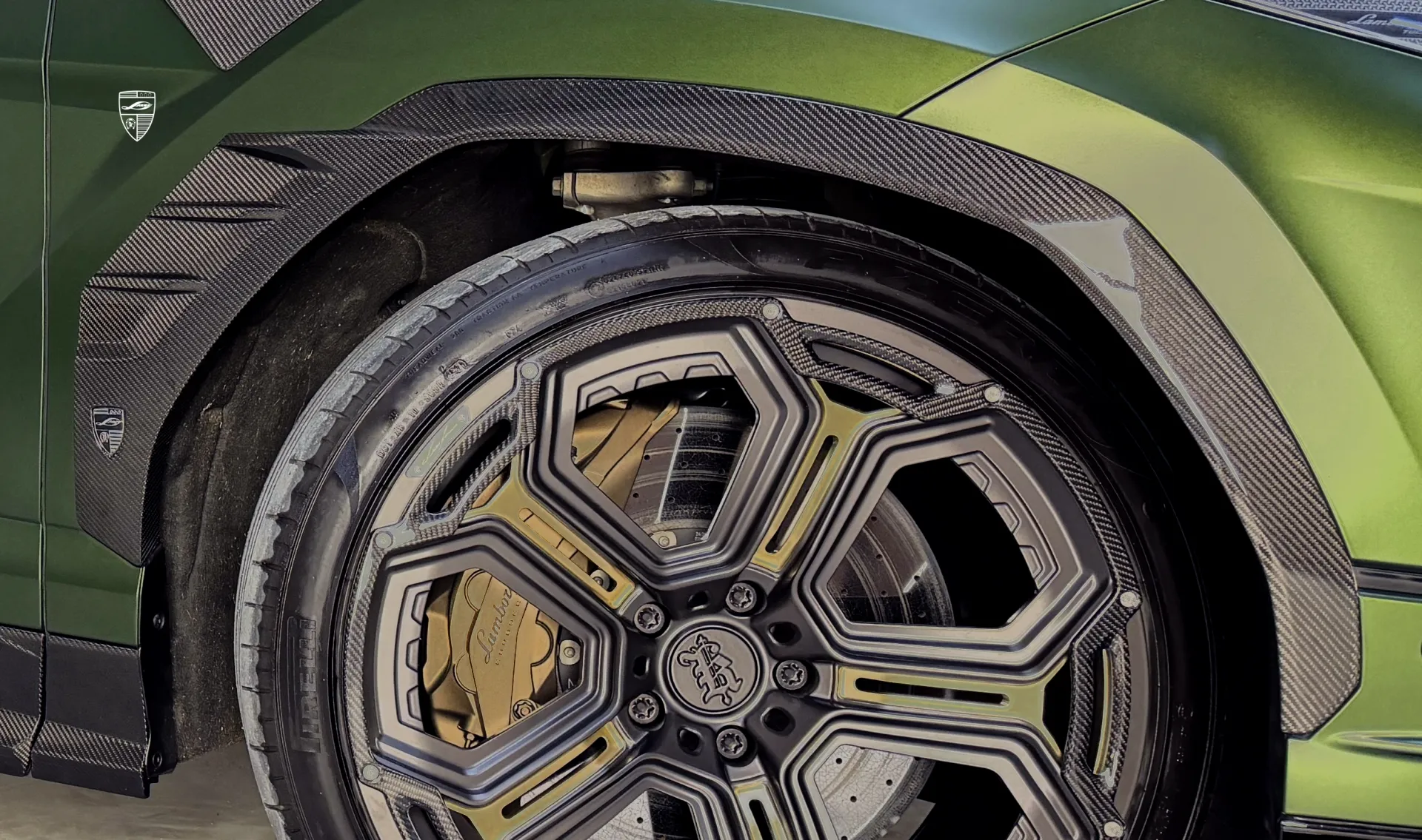 Carbon arch extensions upgrade for your SUV Lamborghini URUS Performante from LARTE Design