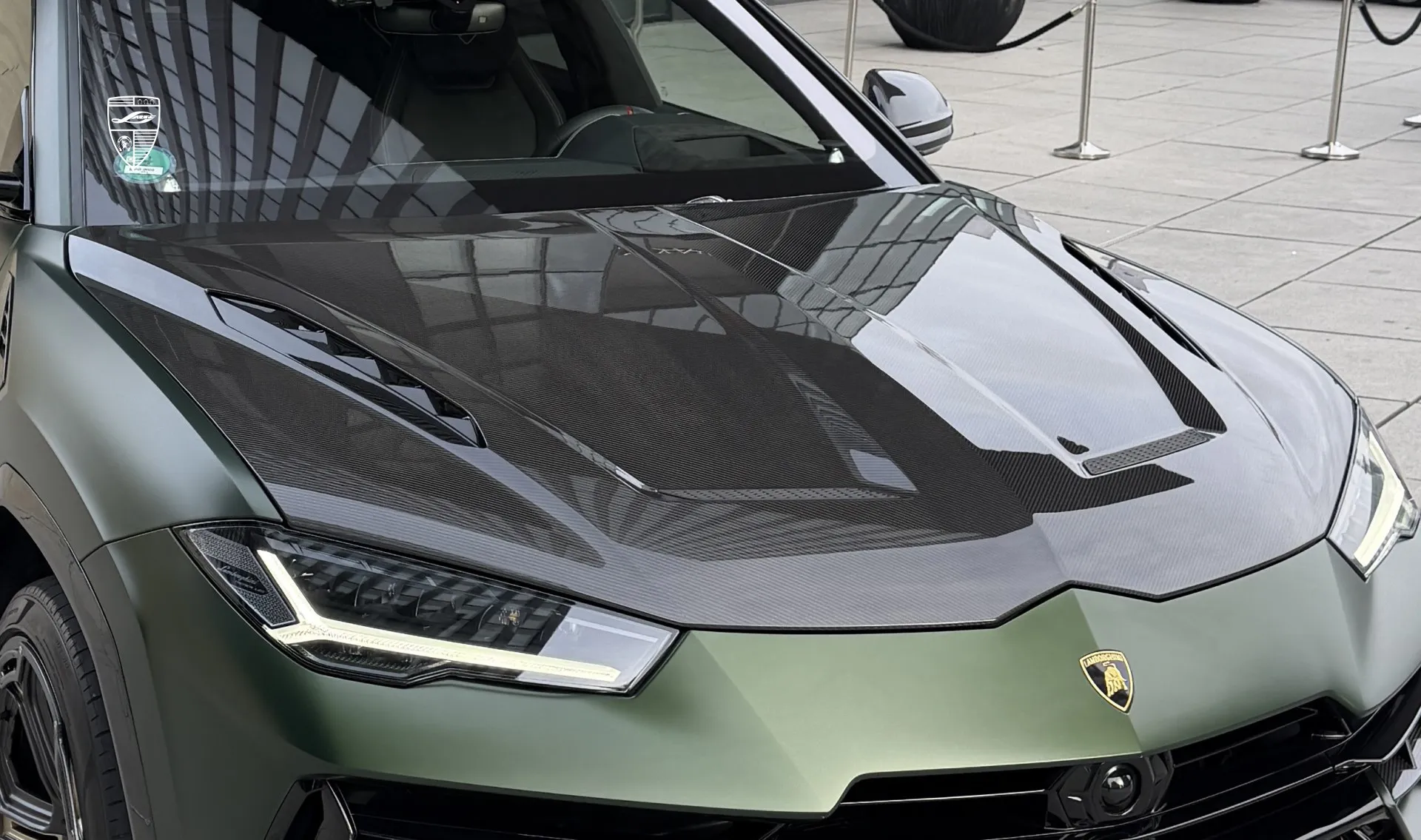 Hood carbon upgrade for the luxury car Lamborghini URUS S / Performante from LARTE Design