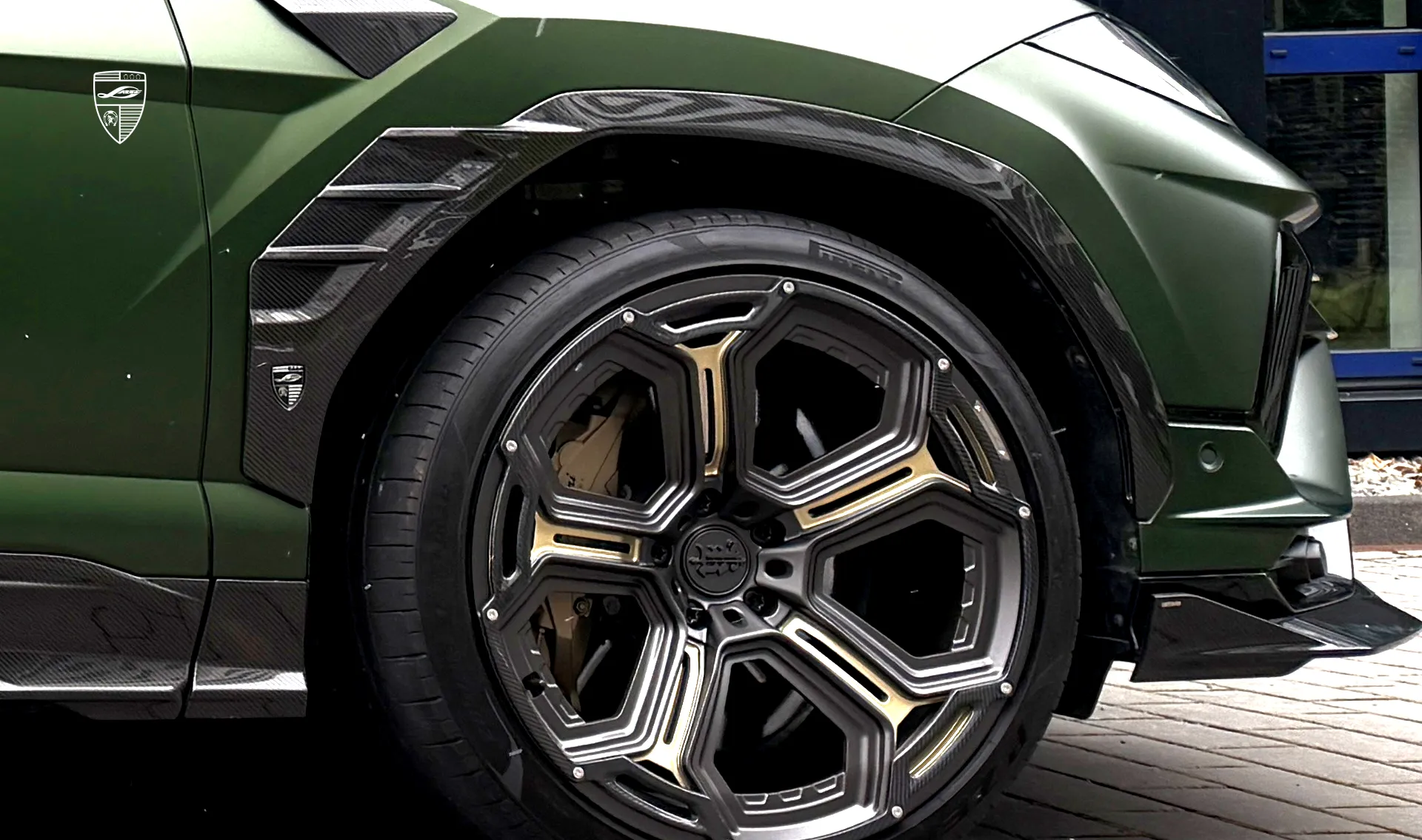 Front arch carbon extensions for your Lamborghini URUS S / Performante in a conversion kit from LARTE Design