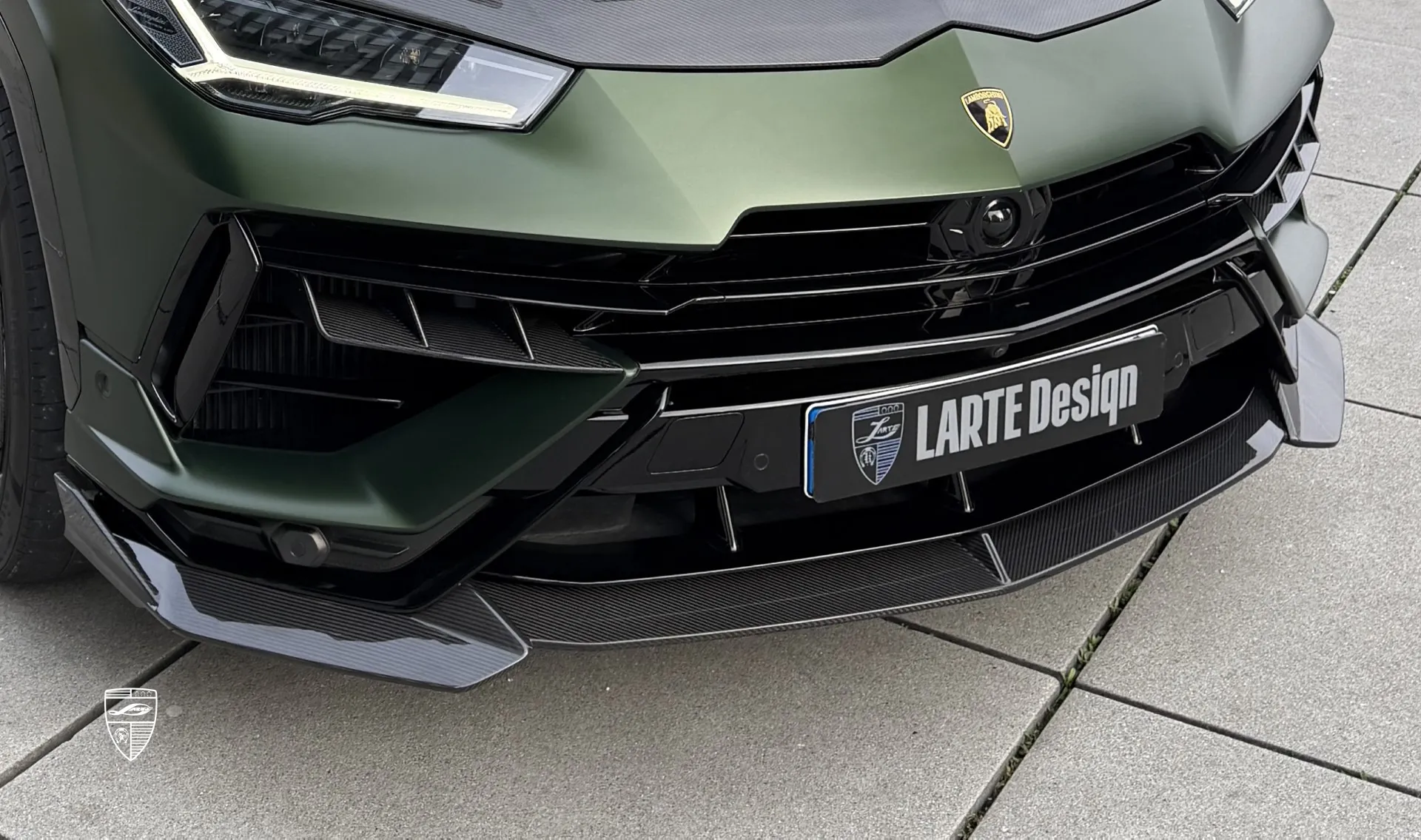 Front bumper lip carbon upgrade for the luxury car Lamborghini URUS S / Performante from LARTE Design
