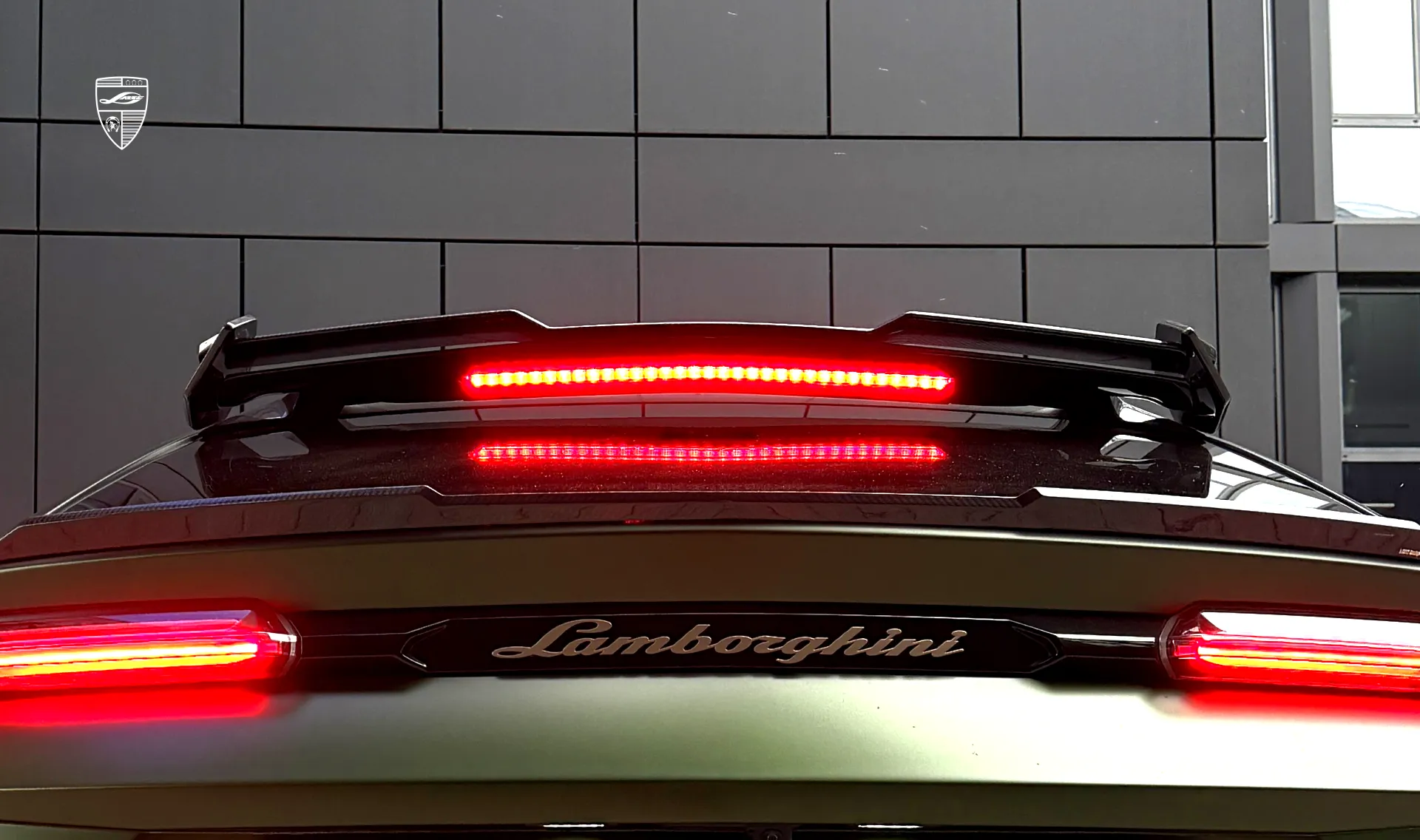 Roof spoiler carbon for your Lamborghini URUS S / Performante in a conversion kit from LARTE Design