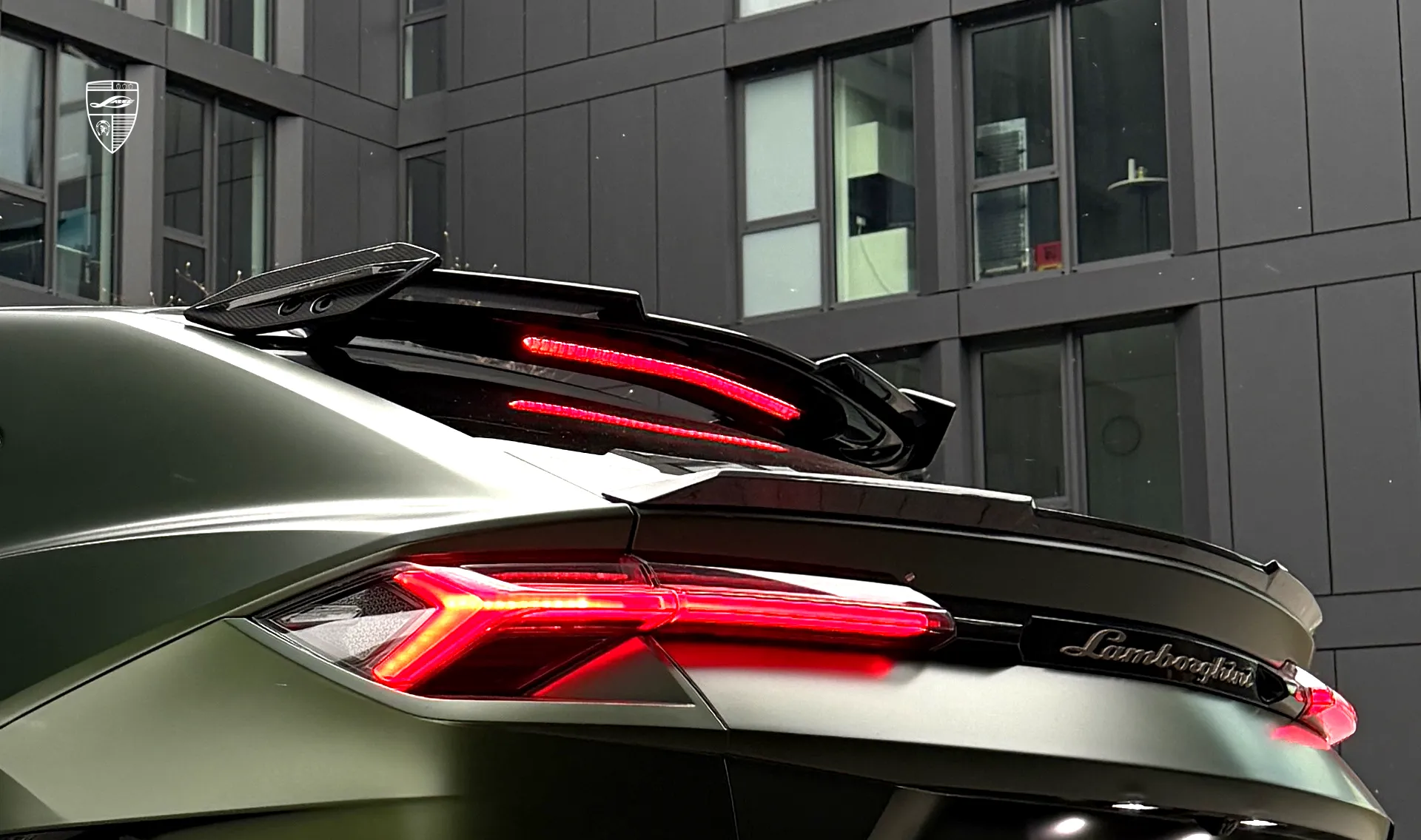 Carbon spoilers upgrade for the sports car Lamborghini URUS Performante from LARTE Design