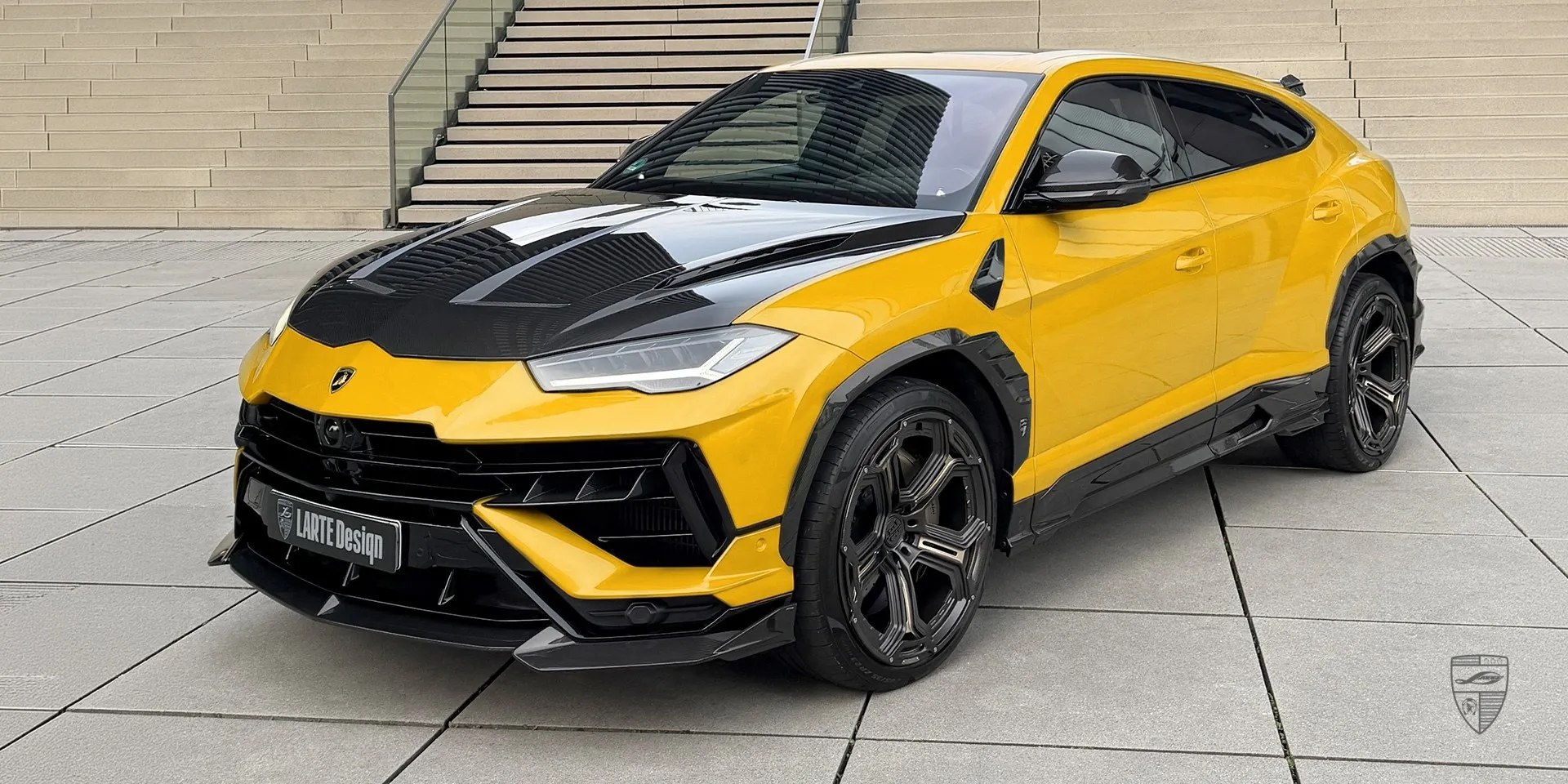 Seitenprofil des Lamborghini Urus Performante in Gelb mit maßgeschneidertem Außen‑Tuning