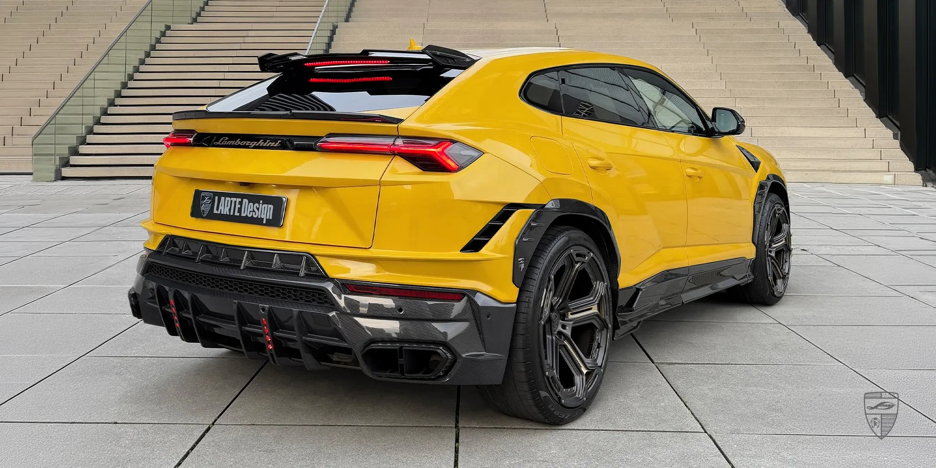 Gelben Lamborghini Urus Performante mit sportlichem Karosseriekit und Tuning‑Details