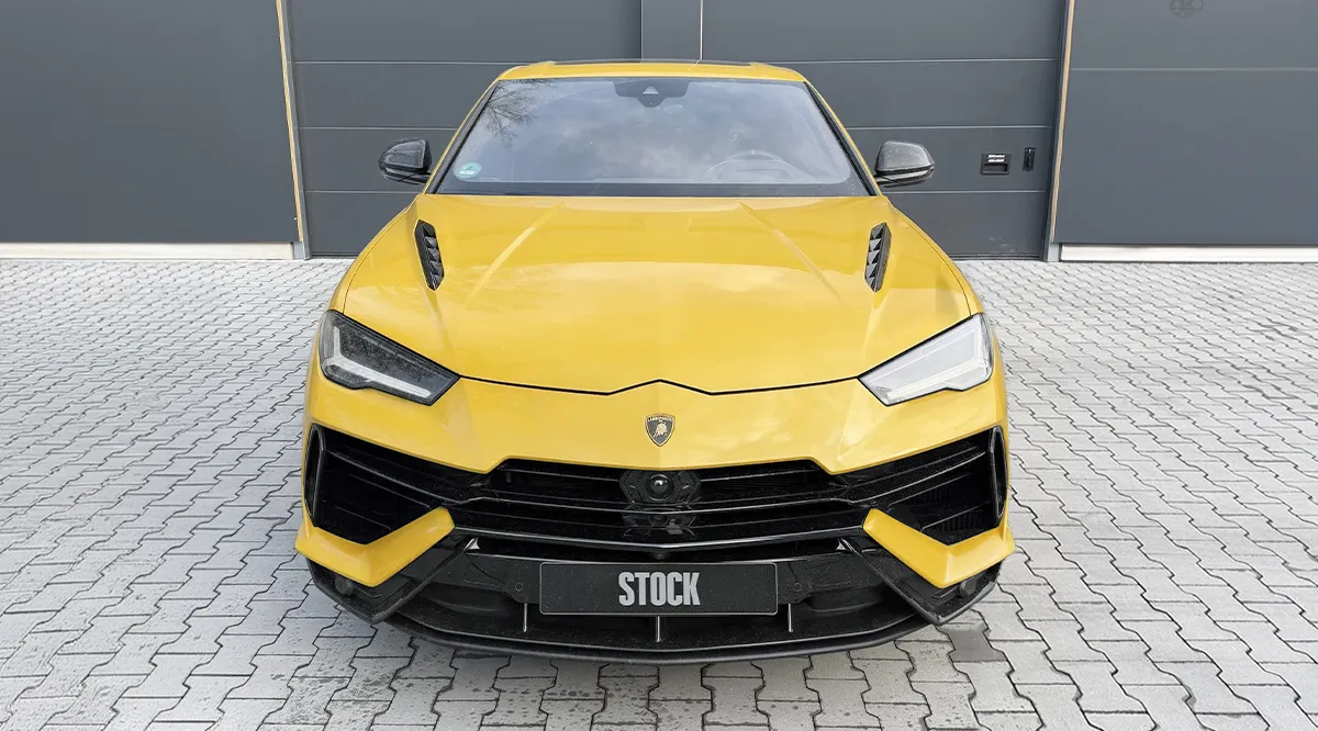 Lamborghini Urus in Gelb mit aggressivem Karosseriekit und sportlichem Front‑Styling