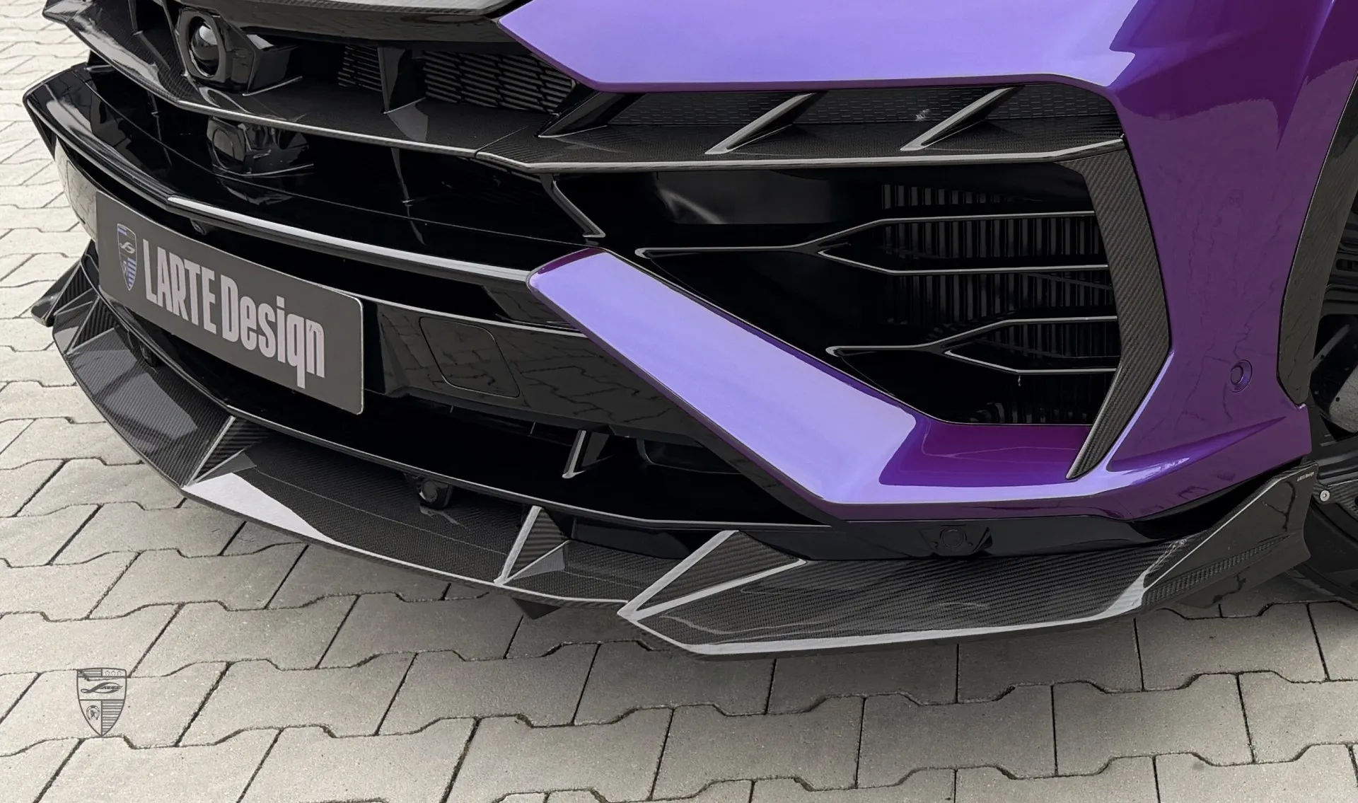 Carbon-Frontstoßstange Upgrade für den Luxuswagen URUS SE von LARTE Design