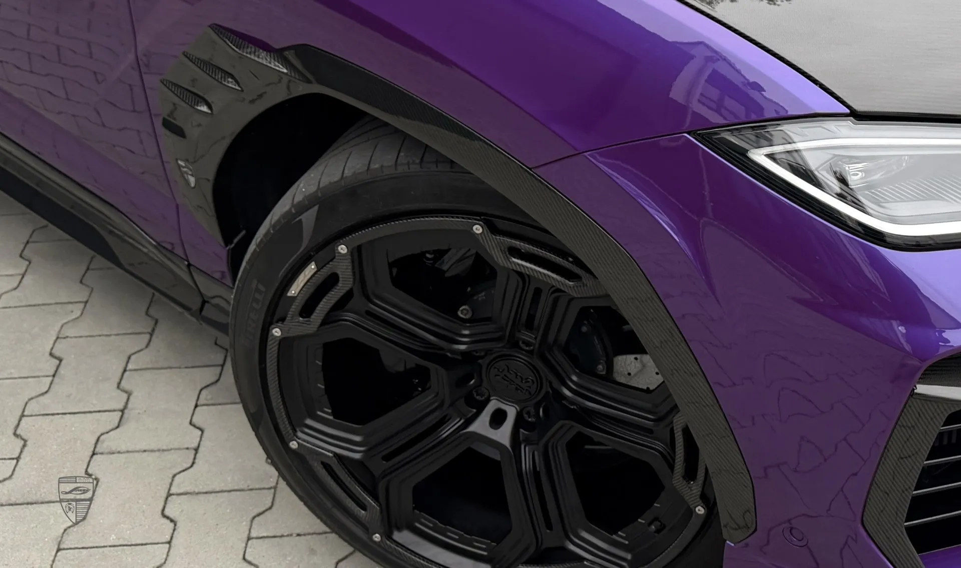 Carbon-Kotflügelverbreiterungen Upgrade für das Familienauto URUS SE von LARTE Design