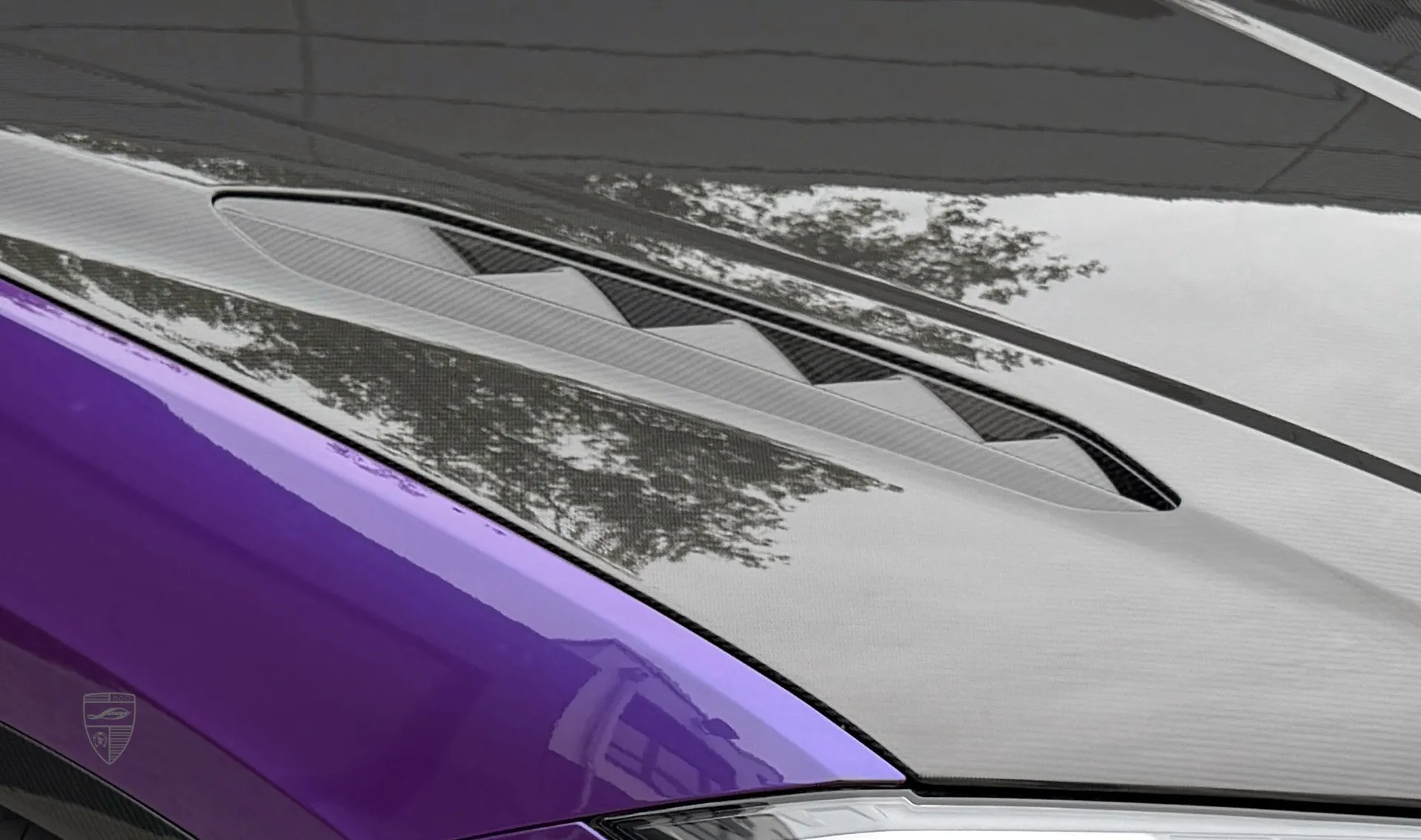Carbon-Motorhaube Upgrade für das Familienauto URUS SE von LARTE Design