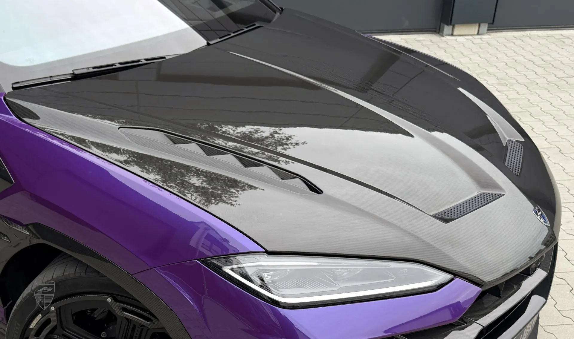 Carbon-Motorhaube Upgrade für den Luxuswagen URUS SE von LARTE Design