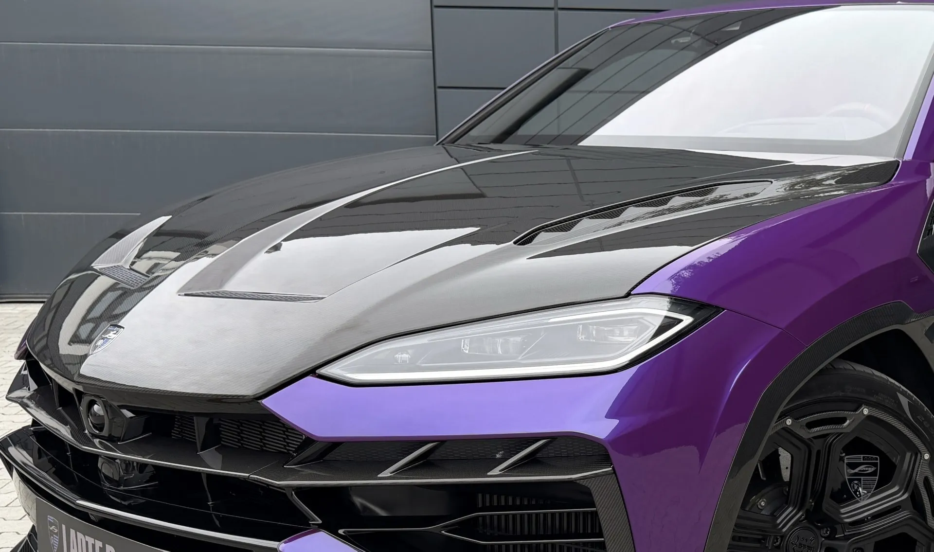 Carbon-Motorhaube Upgrade für Ihren SUV URUS SE von LARTE Design