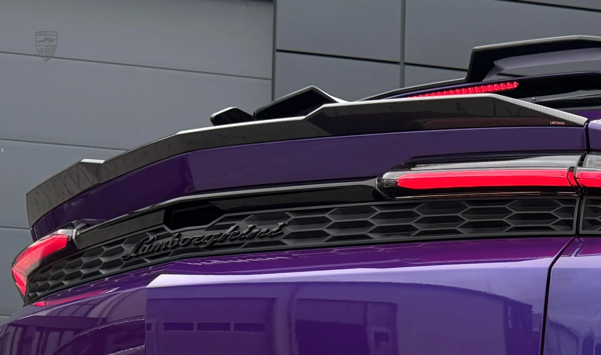 Carbon-Heckspoiler für Ihren URUS SE im Erscheinungspaket von LARTE Design