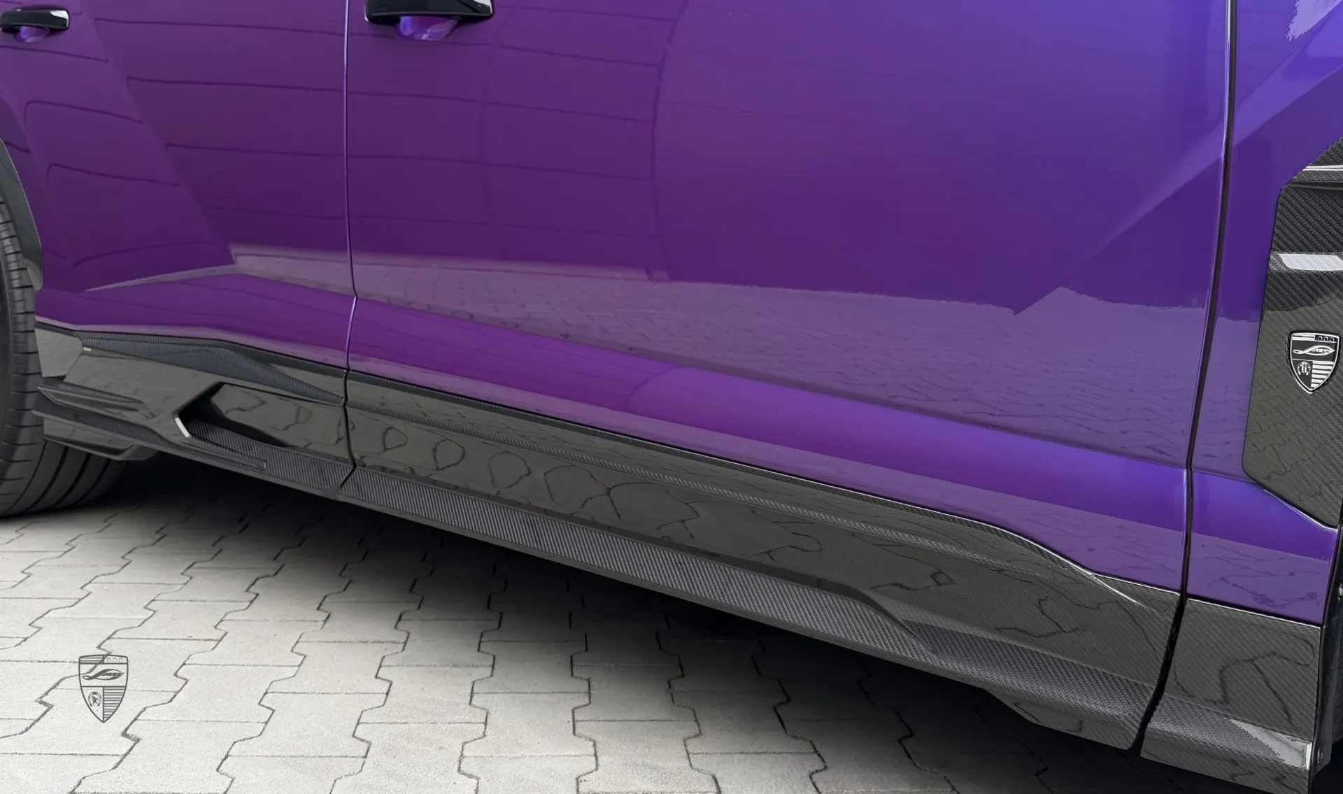 Carbon-Türleisten Upgrade für Ihren SUV URUS SE von LARTE Design