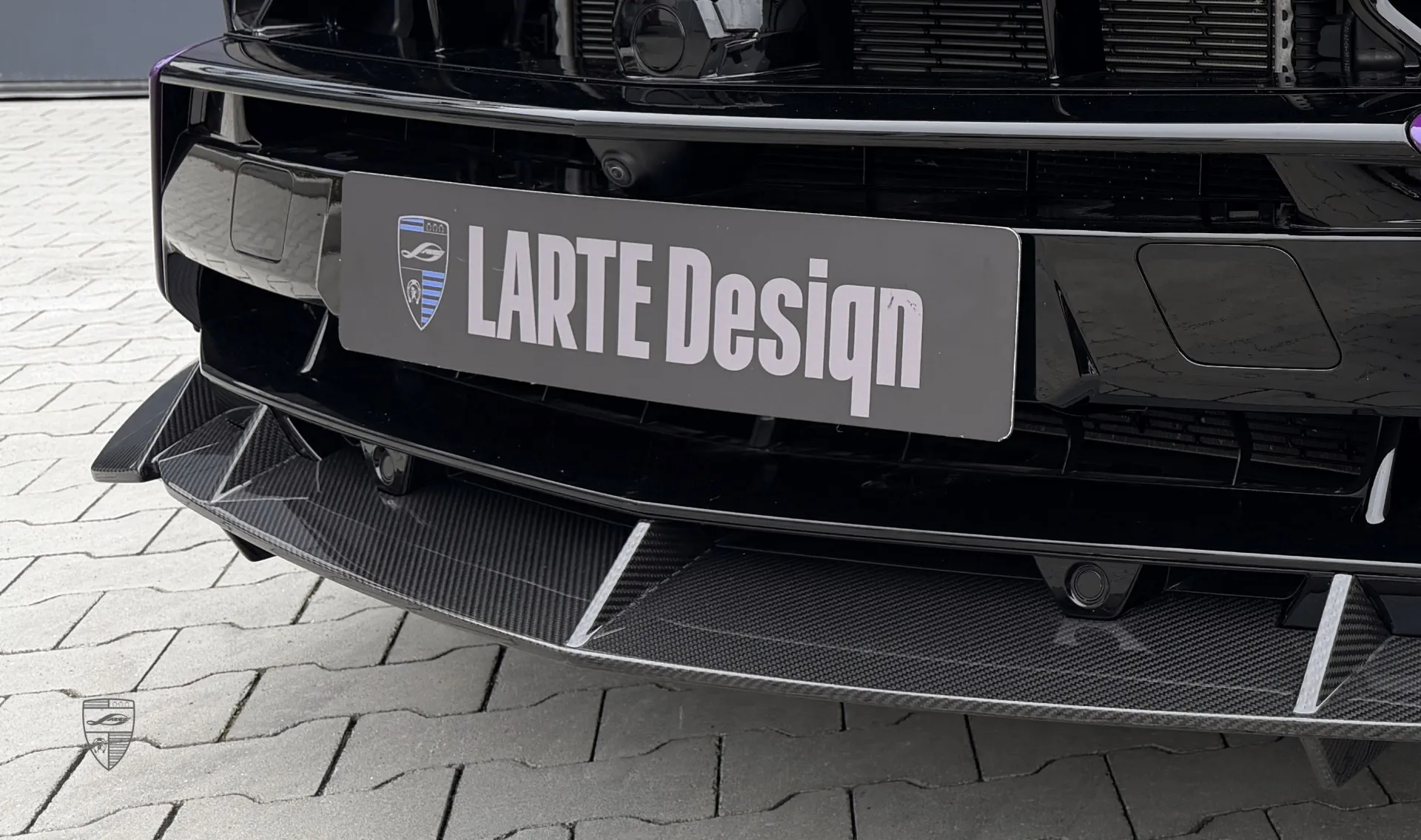 Carbon-Frontstoßstange Upgrade für Ihren SUV URUS SE von LARTE Design