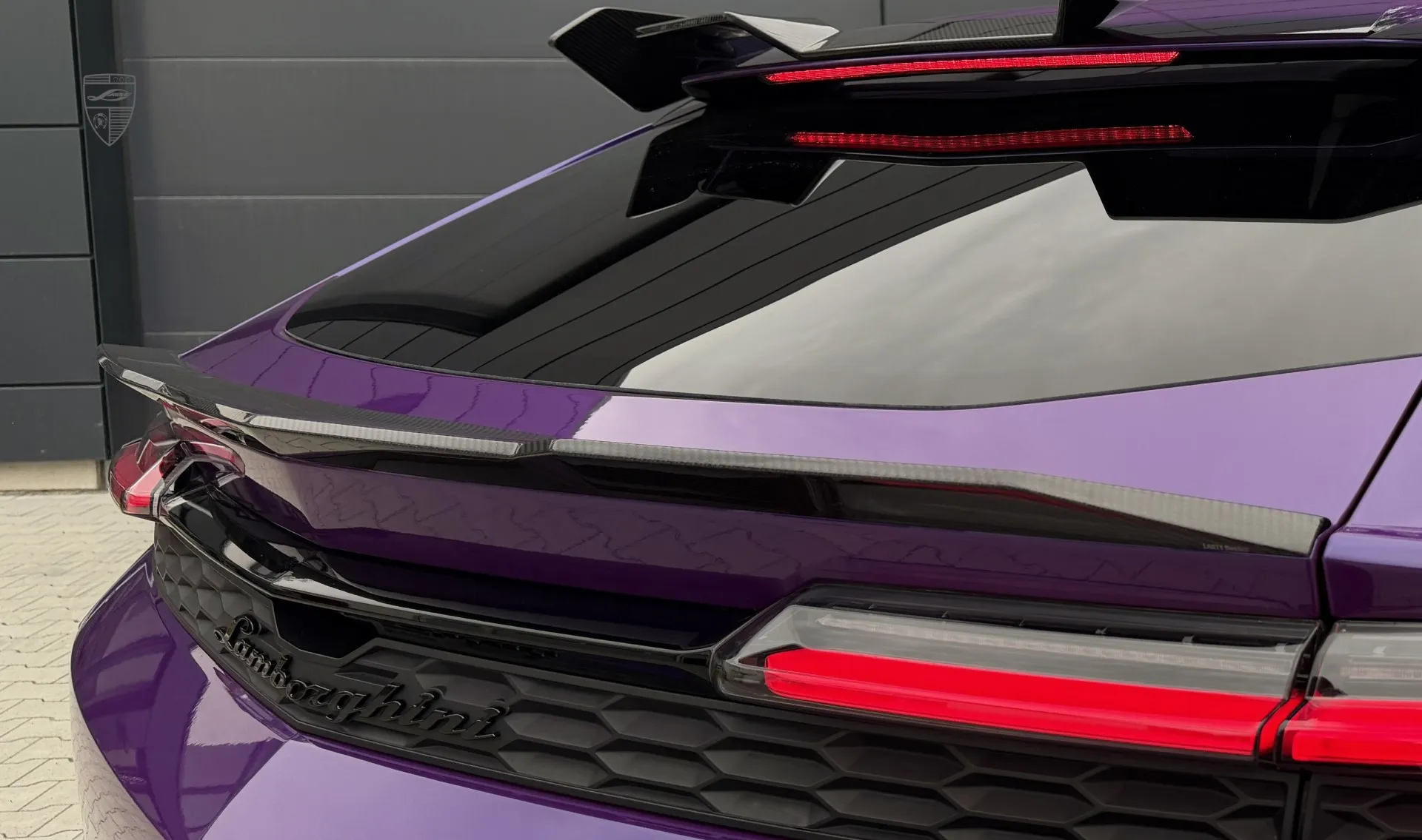Carbon-Heckspoiler für Ihren URUS SE im Umrüstkit von LARTE Design
