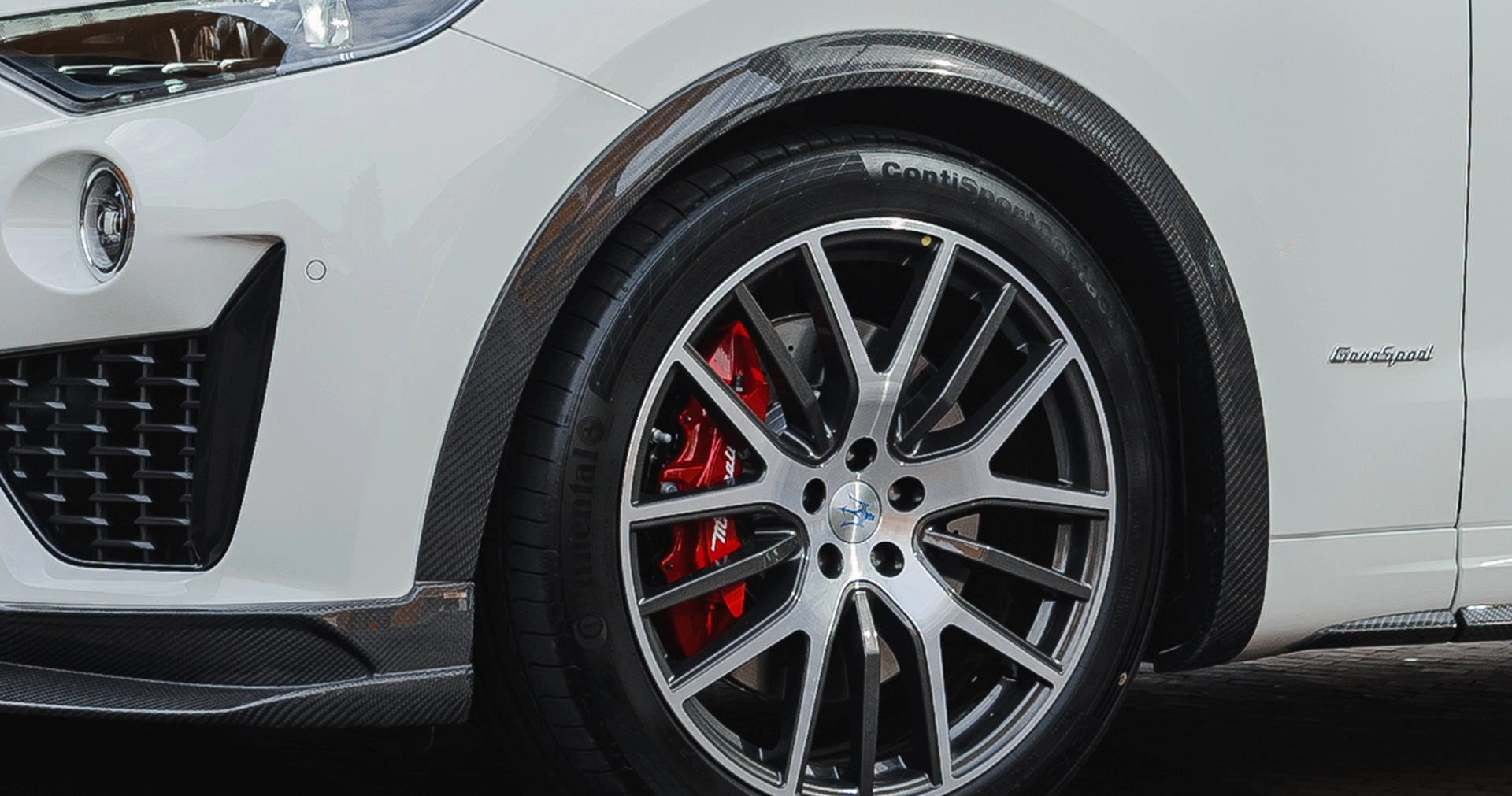 Request Premium front arch overlay for Maserati Levante GT V 8 Bianco/White /2018/2019/2020/2021/2022