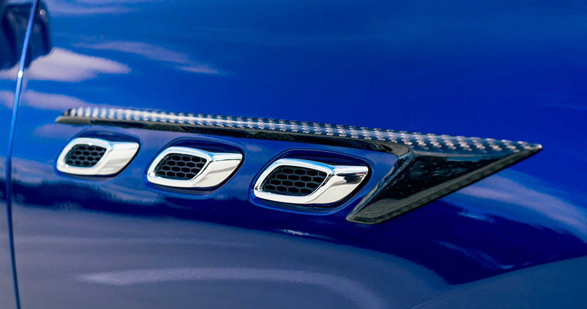 Bestellen Sie einen einzigartigen Überzug für den Kofferraum des Maserati Levante GT V 8 Bianco/Weiß /2018/2019/2020/2021/2022