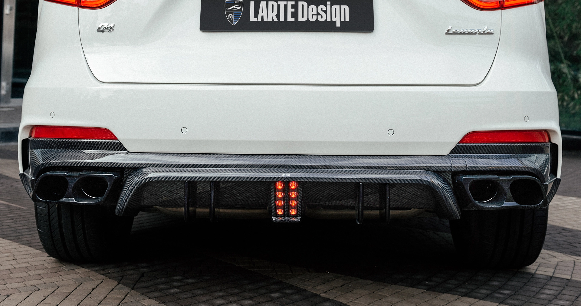 Erwerben Sie einen Kohlefaser-Addon-Diffusor für den Maserati Levante GT V 8 Bianco/Weiß /2018/2019/2020/2021/2022