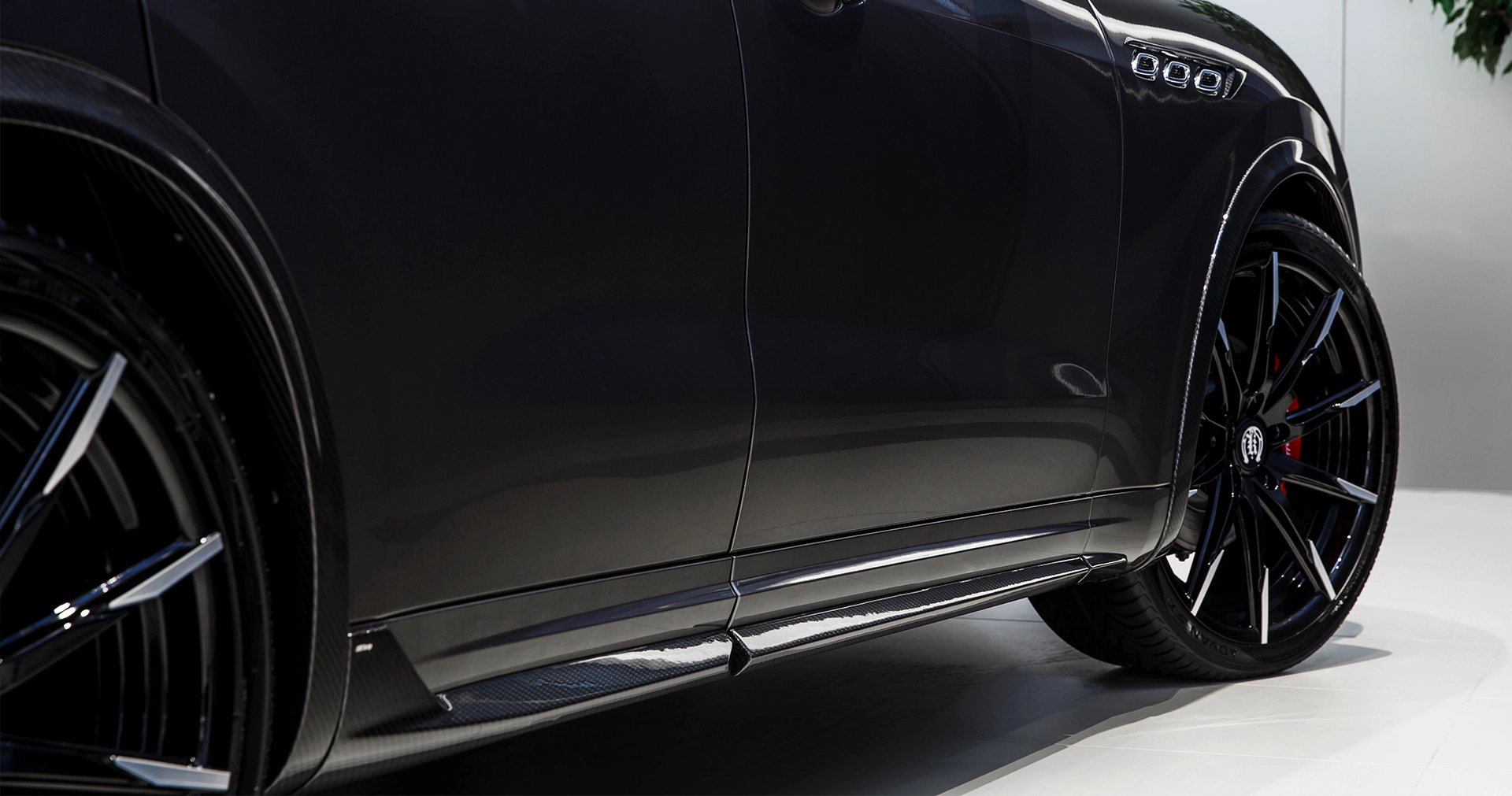 Price carbon fiber Door moldings for Maserati Levante GT V 8 Bianco/White /2018/2019/2020/2021/2022