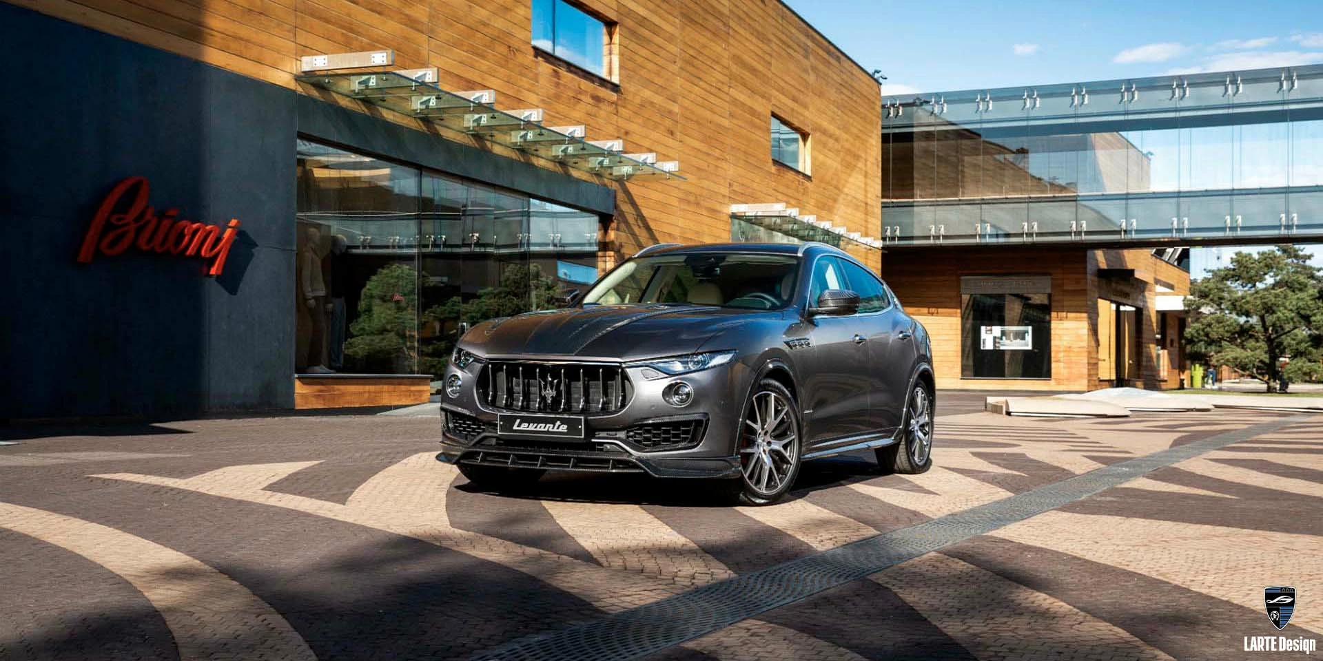 Bestellen Sie individuelles Tuning für den Maserati Levante GT V8 mit 580 PS in Grau 2021