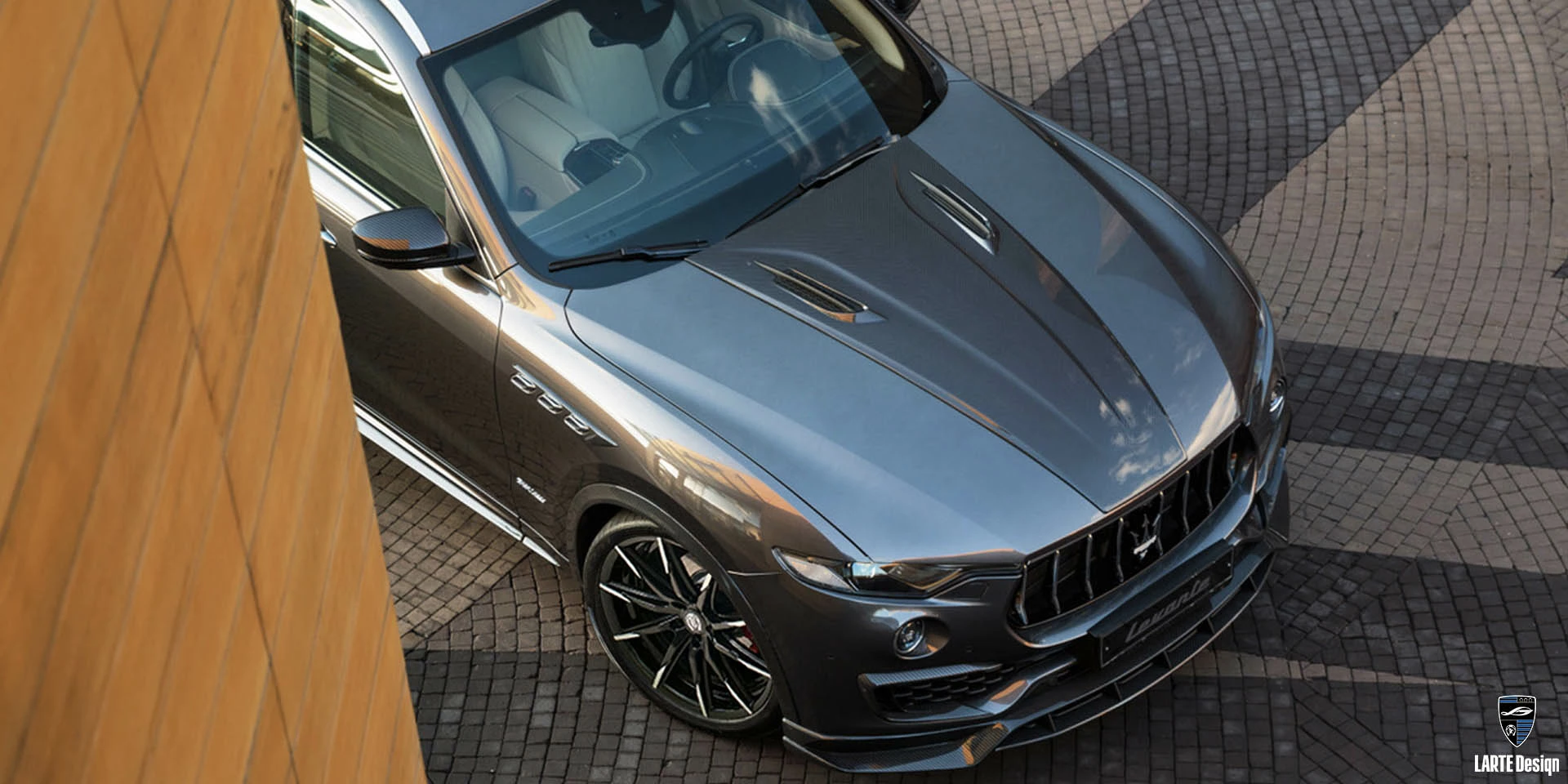 Preis für Kohlefaser-Motorhaube für den Maserati Levante GT V8 mit 580 PS in Grau 2021
