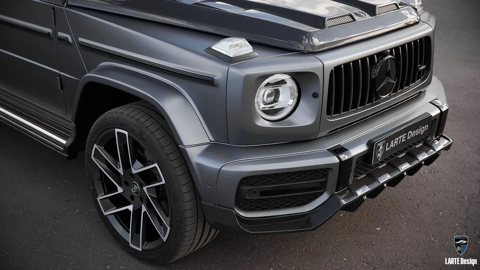 Carbon front grille in tuning for Mercedes G63 W463 by LARTE Design