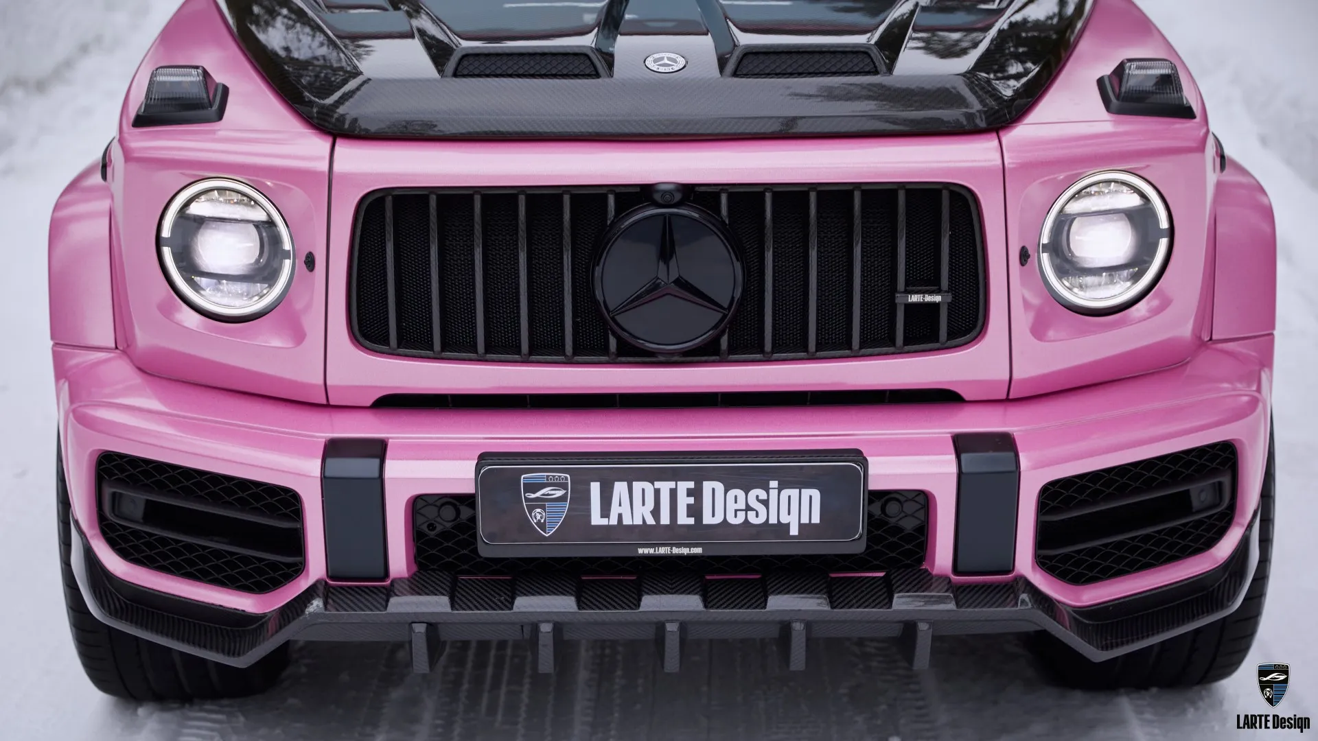 Carbon grille trim in tuning for Mercedes G63 W463 by LARTE Design