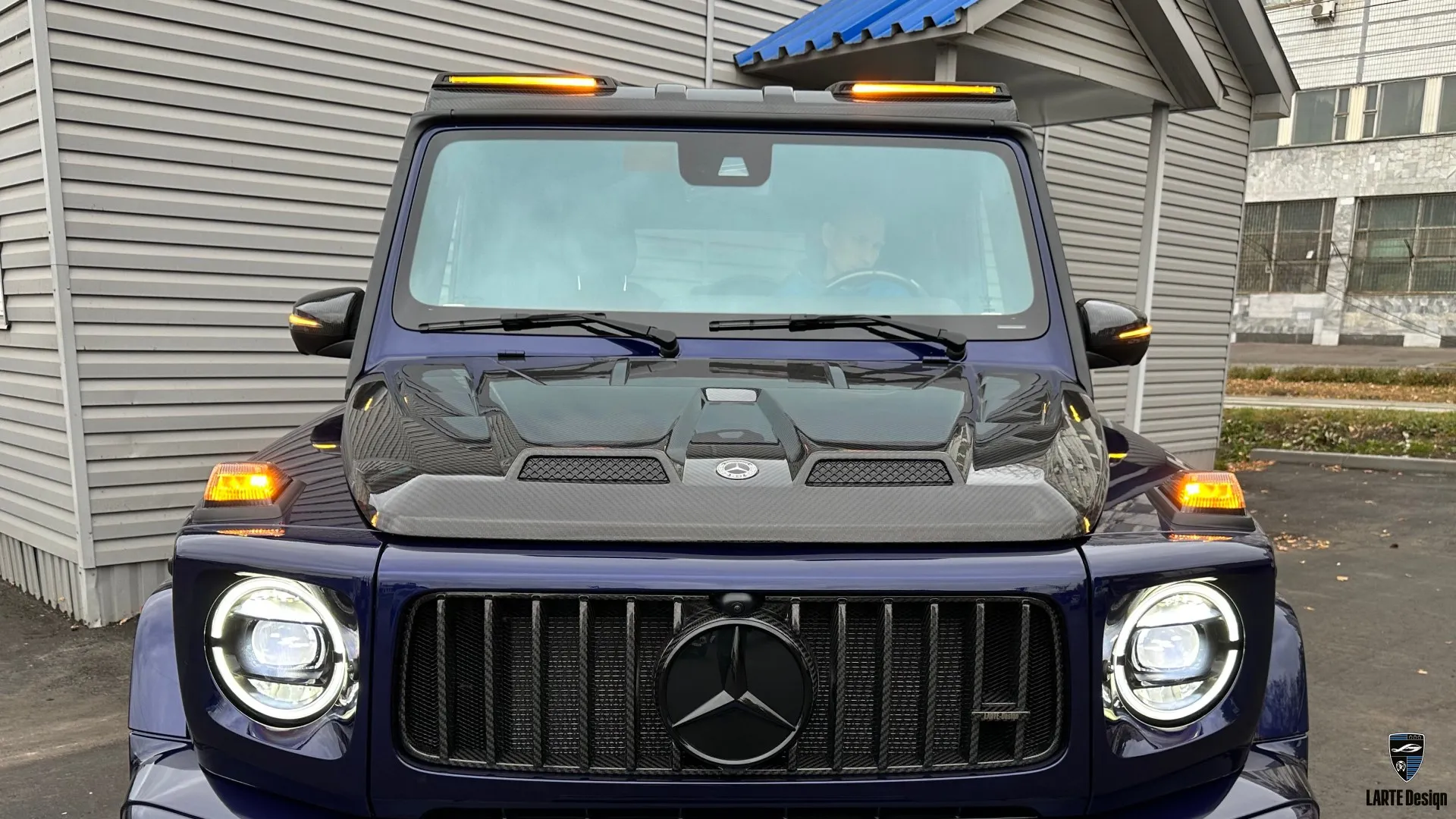 Roof light bar in tuning for Mercedes G63 W463 by LARTE Design