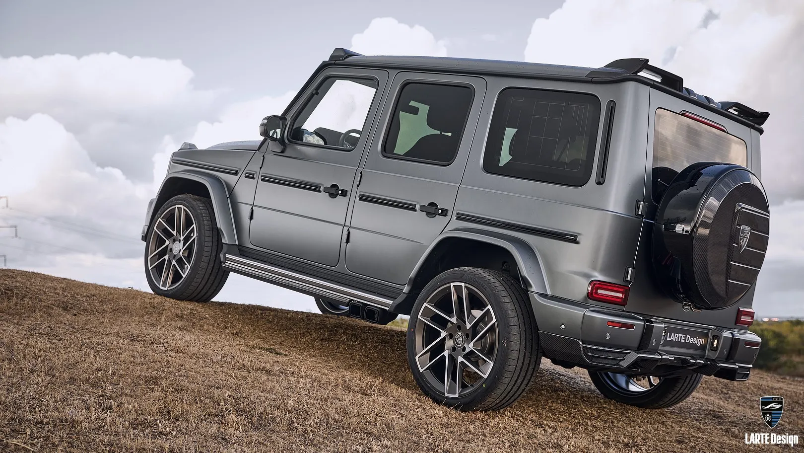 Side skirt diffusers in tuning for Mercedes G63 W463 by LARTE Design