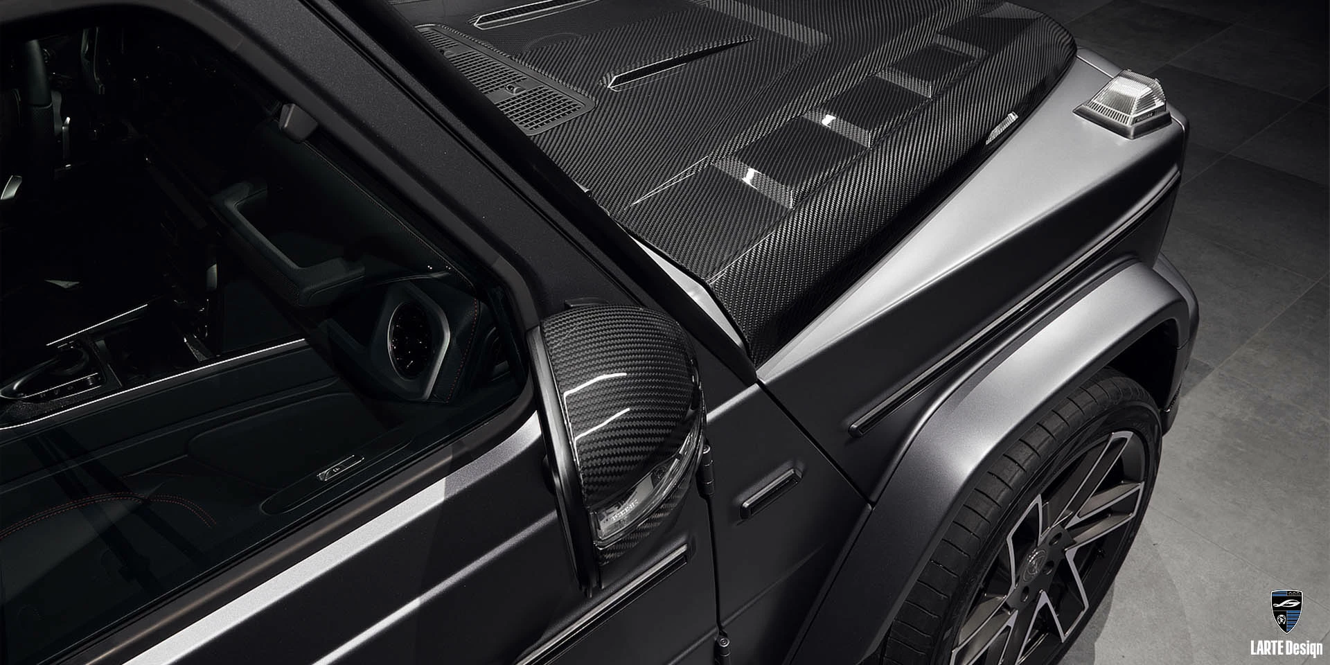 Erwerben Sie Carbonfaser-Spiegelkappen für Mercedes-Benz G-Klasse 63 AMG W463 in Selenitgrau Metallic