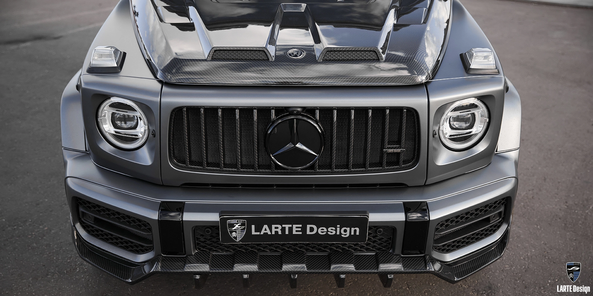 Erhalten Sie Carbonfaser-Seitenschweller für Mercedes-Benz G-Klasse G500 W463 in Selenitgrau Metallic 2024