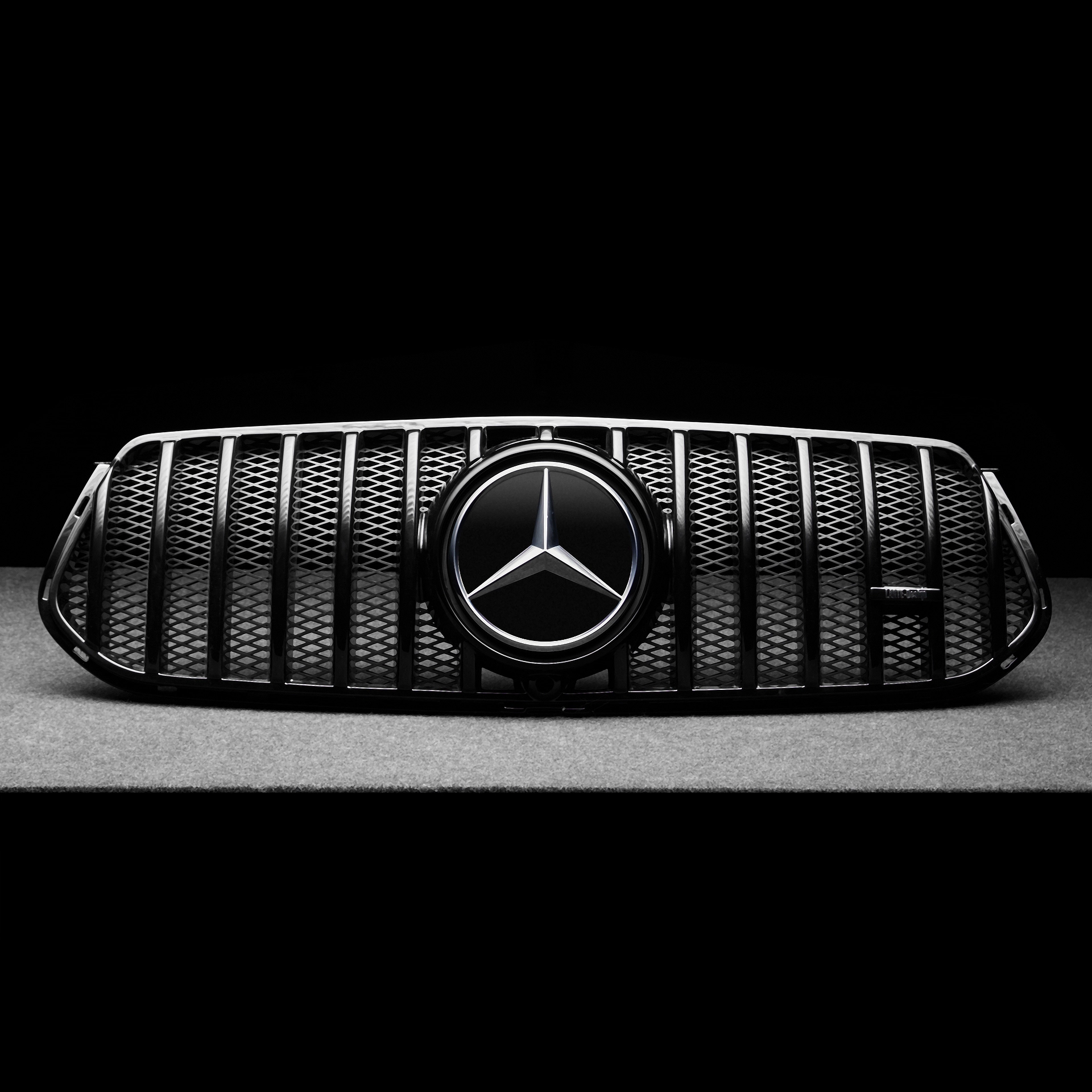 Glossy Panamericana front grille for Mercedes Benz GLE AMG 63 V167 by LARTE Design