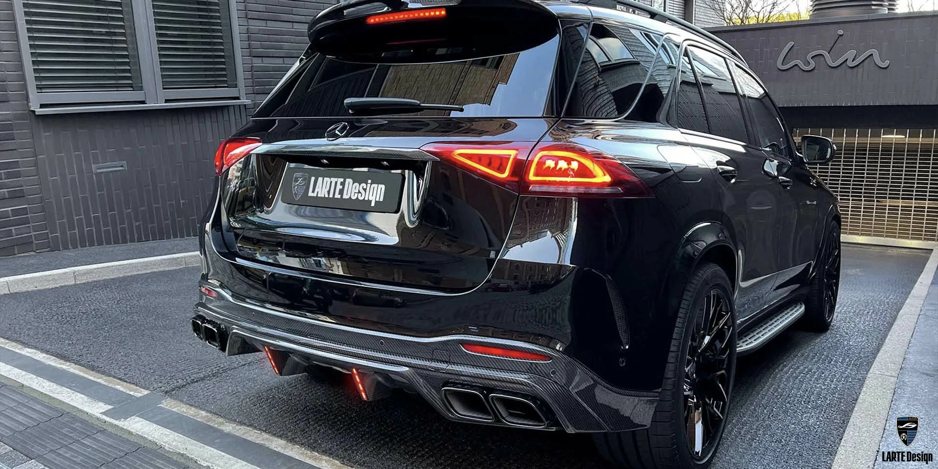 New aerodynamic carbon body kit for Mercedes-AMG GLE 63S Obsidian Black by LARTE Design