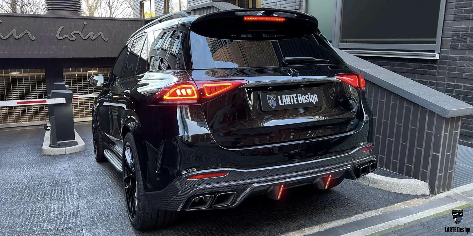 New exhaust tips for Mercedes-AMG GLE 63S 4MATIC Obsidian Black by LARTE Design