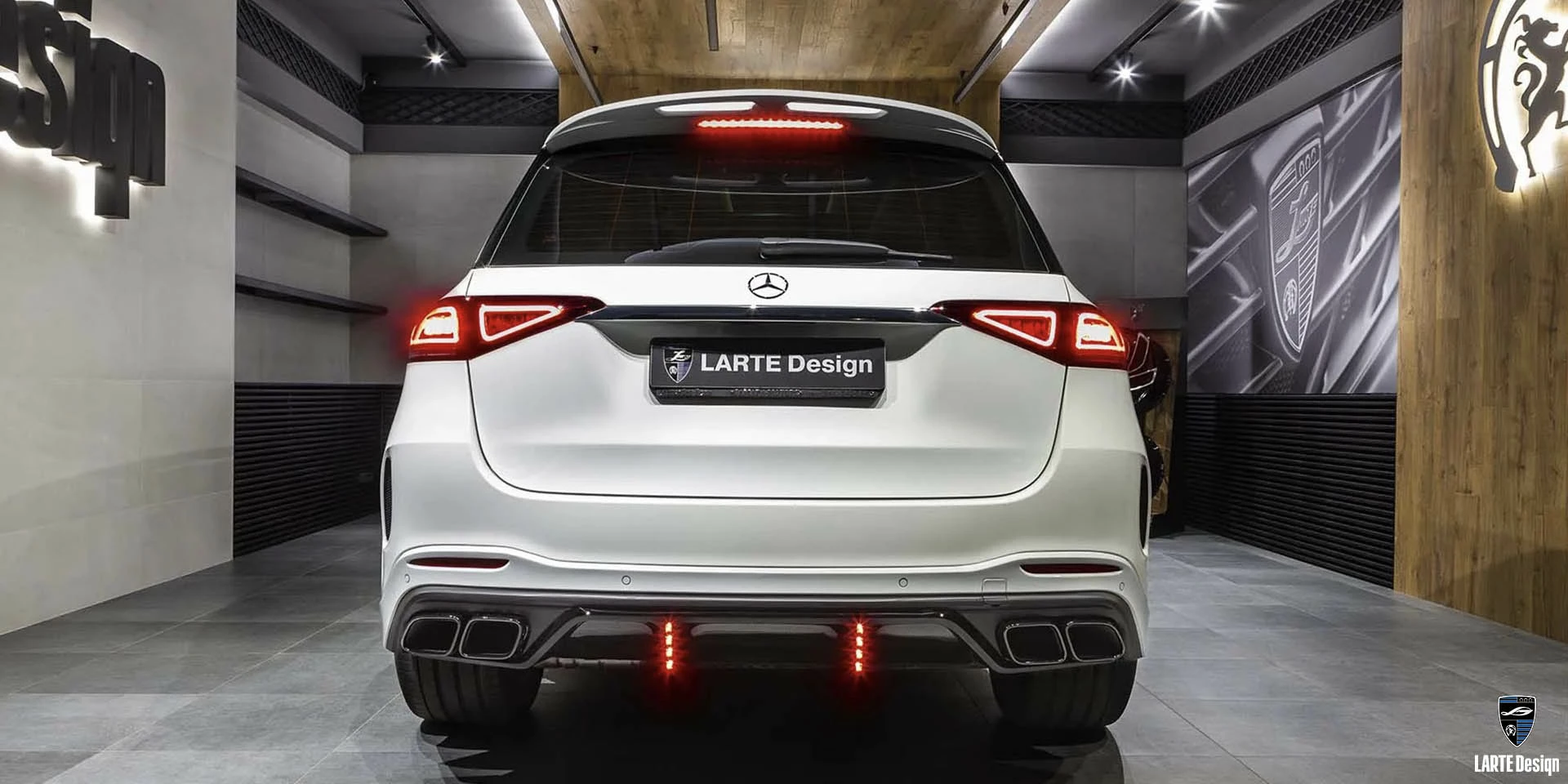 Rear Diffuser with stop signals for Mercedes-AMG GLE 63S Diamond White by LARTE Design