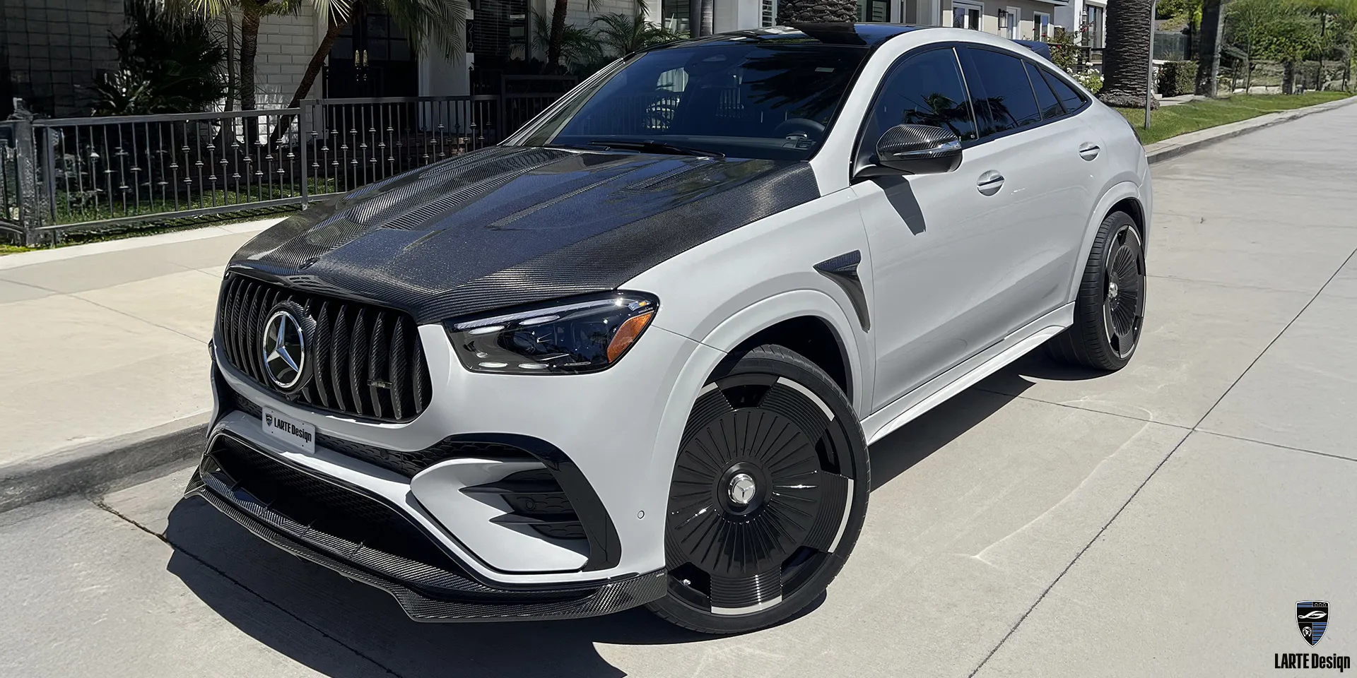 Aufgerüstetes Luxusauto MERCEDES GLE COUPE C167 FACELIFT mit neuem Bodykit und Optikpaket