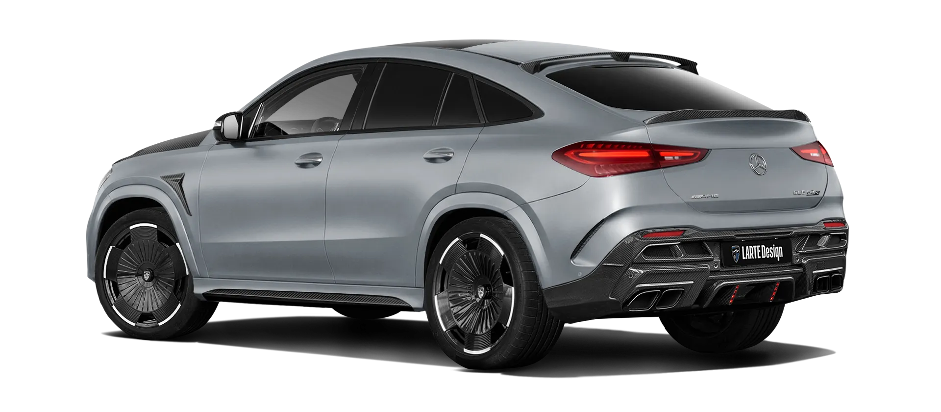 MERCEDES GLE COUPE 63 С167 FACELIFT 2023 - 2026 mit Karbon-Karosserie-Kit: Rückansicht in High Tech Silver Magno