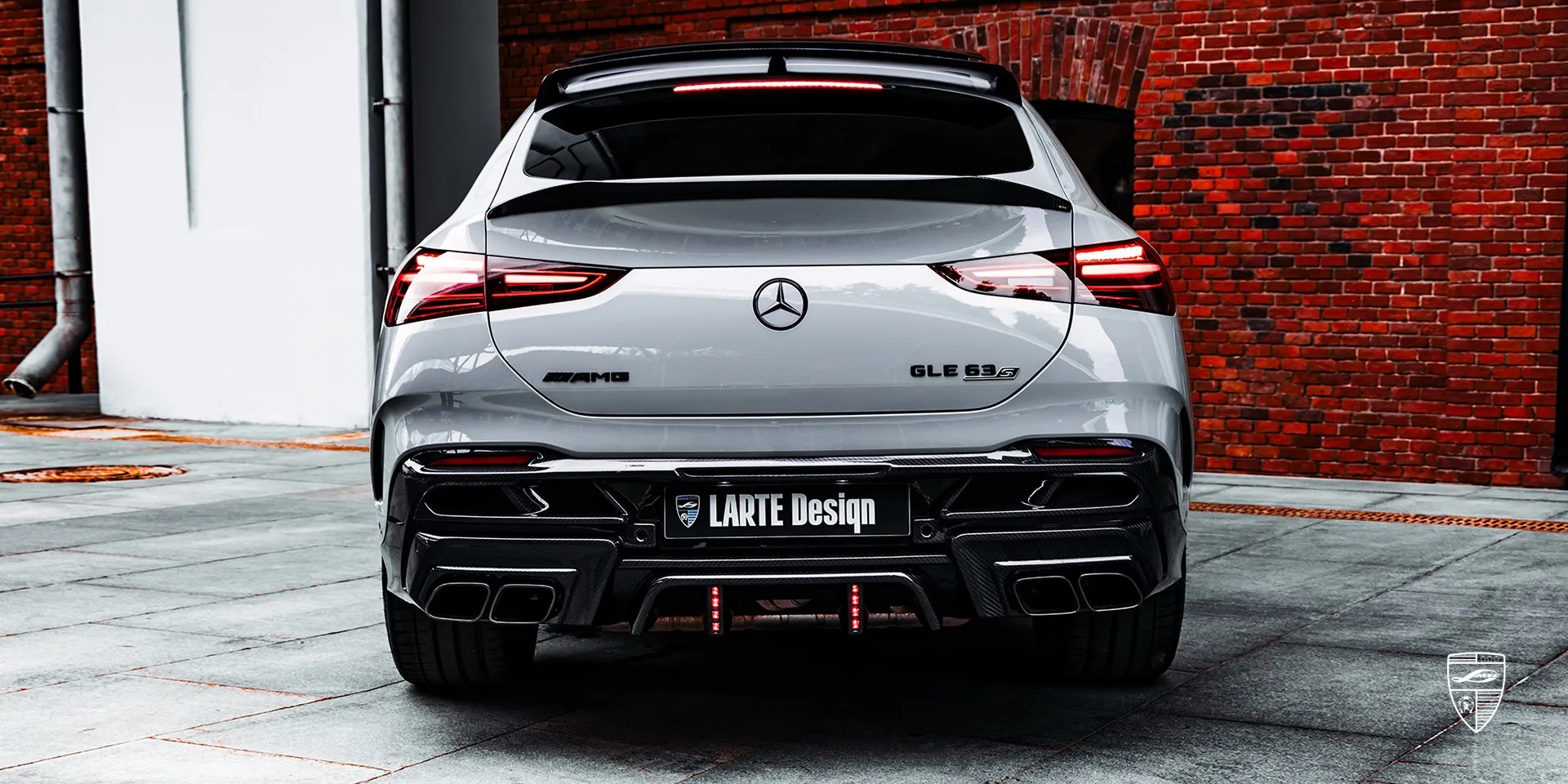 Bodykit für Mercedes‑AMG GLE 63 S Coupe Facelift mit LED‑Akzenten und glanzschwarzer Verkleidung