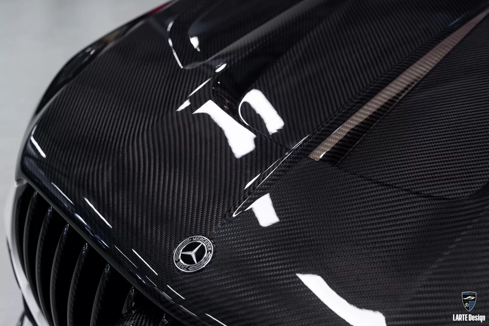 Lacquered carbon fiber hood for Mercedes Benz AMG GLE Coupe 63 by LARTE Design