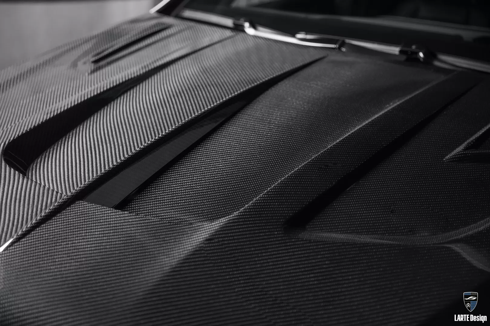 Detailed look on center of carbon hood for Mercedes Benz AMG GLE Coupe 63 by LARTE Design