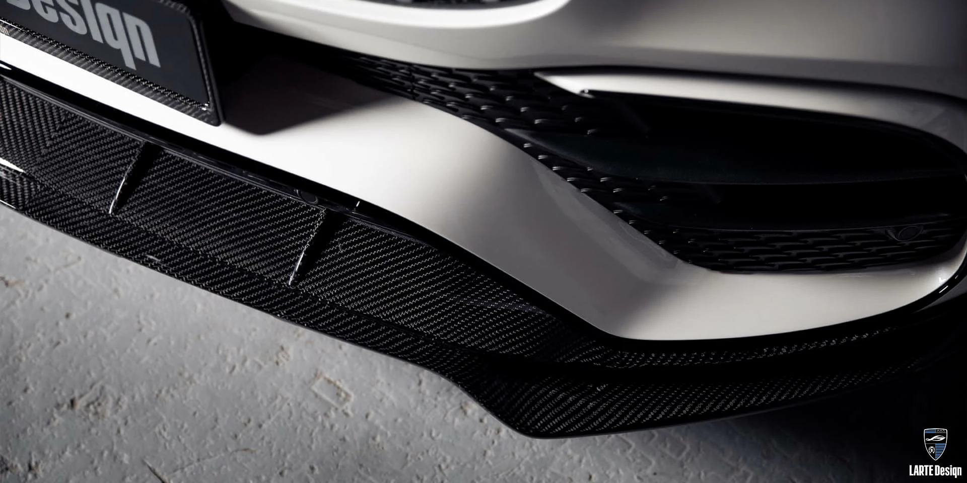Bestellen Sie den Carbonfaser-Frontrock für den Mercedes-Benz GLE Coupe 63 S 4MATIC+ С167 MANUFAKTUR in Diamantweiß metallic