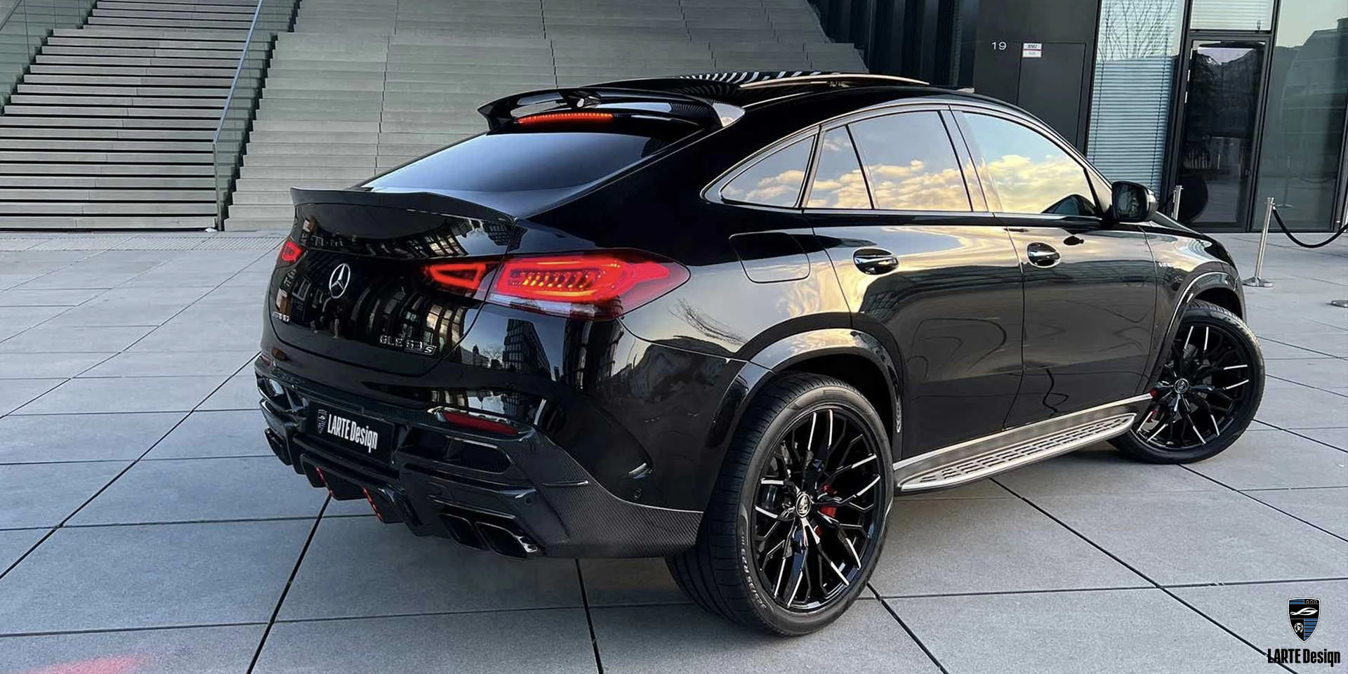 Kaufen Sie den Kohlefaser-Heckschürzen-Diffusor für den Mercedes-Benz GLE Coupe 63 S 4MATIC+ С167 in Obsidianschwarz metallic