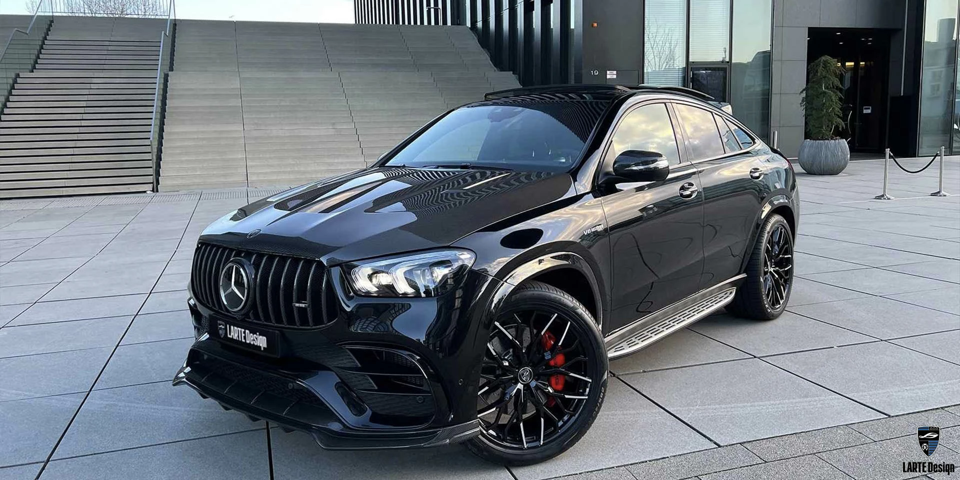 Kaufen Sie die Serienschmiede-Räder aus Kohlefaser für den Mercedes-Benz GLE Coupe 63 S 4MATIC+ С167 in Obsidianschwarz metallic