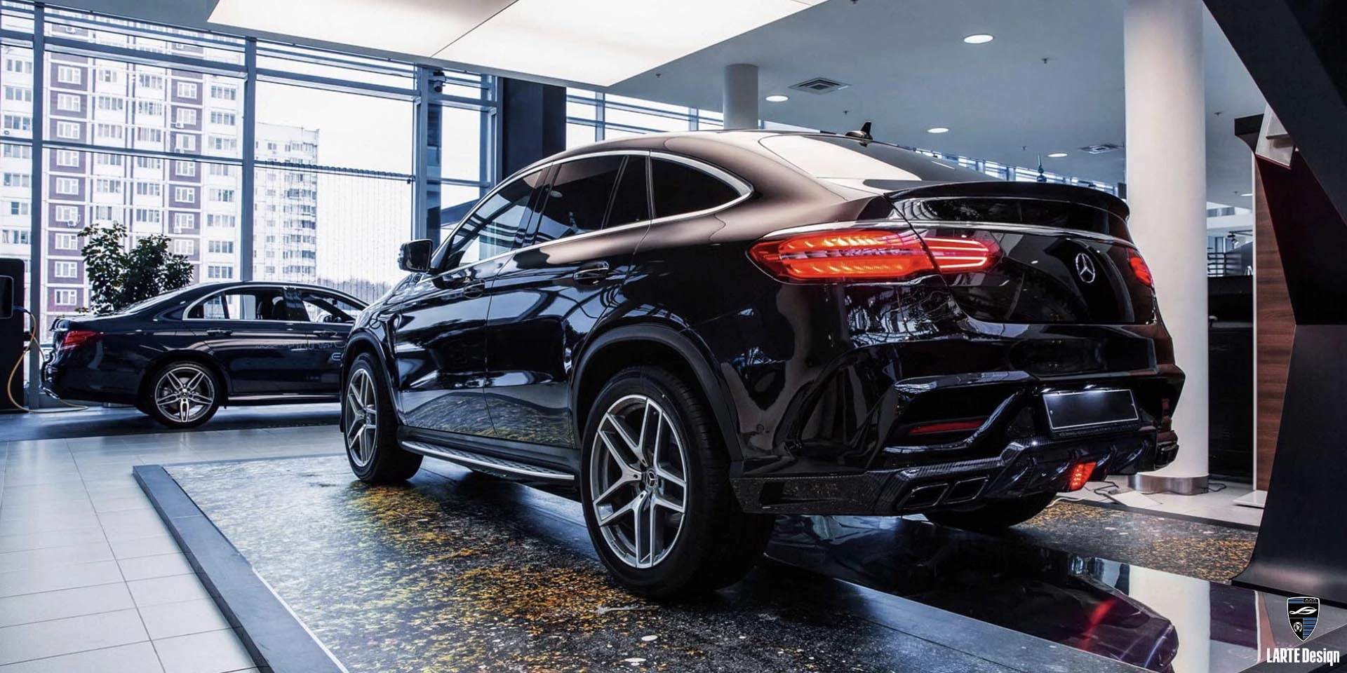 Heckdiffusor aus Kohlefaser für Mercedes-Benz GLE Coupe GLE С166 in Obsidianschwarz Metallic