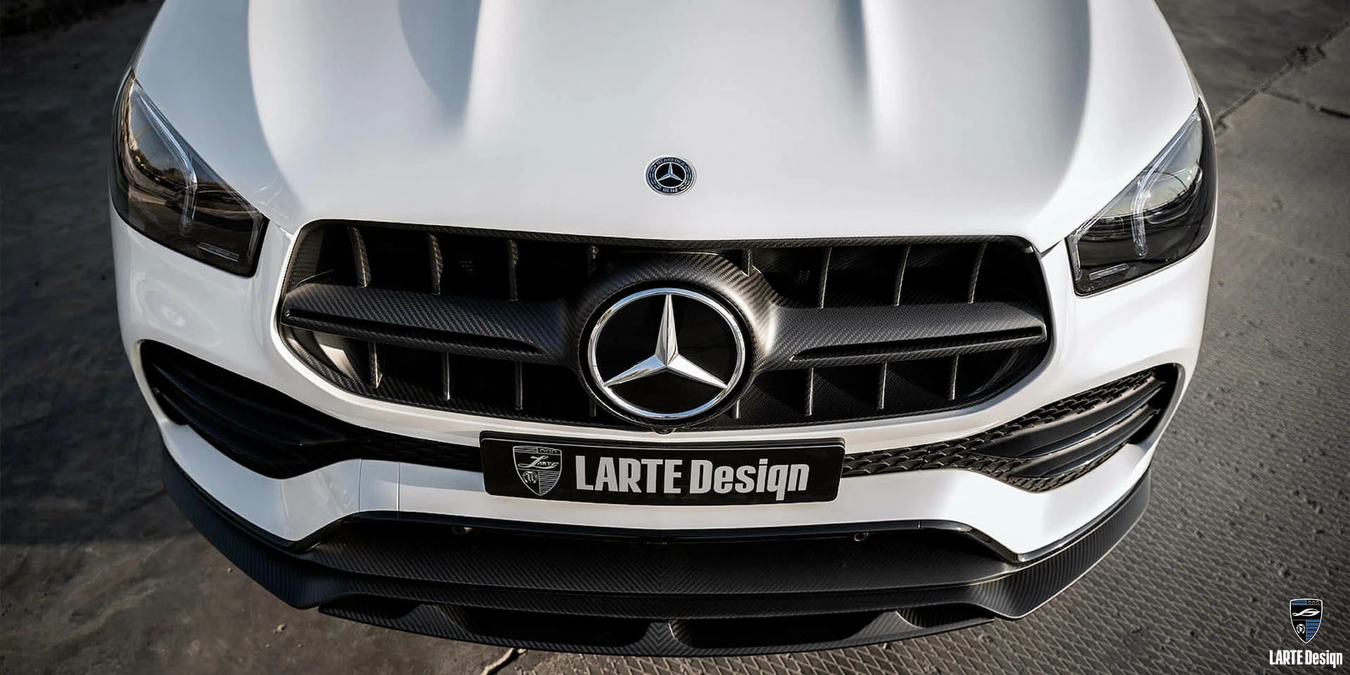 Preis für Kohlefaser-Kühlergrill-Zierleiste für den Mercedes-Benz GLE Coupe 53 4MATIC+ С167 MANUFAKTUR Diamantweiß metallic 2024
