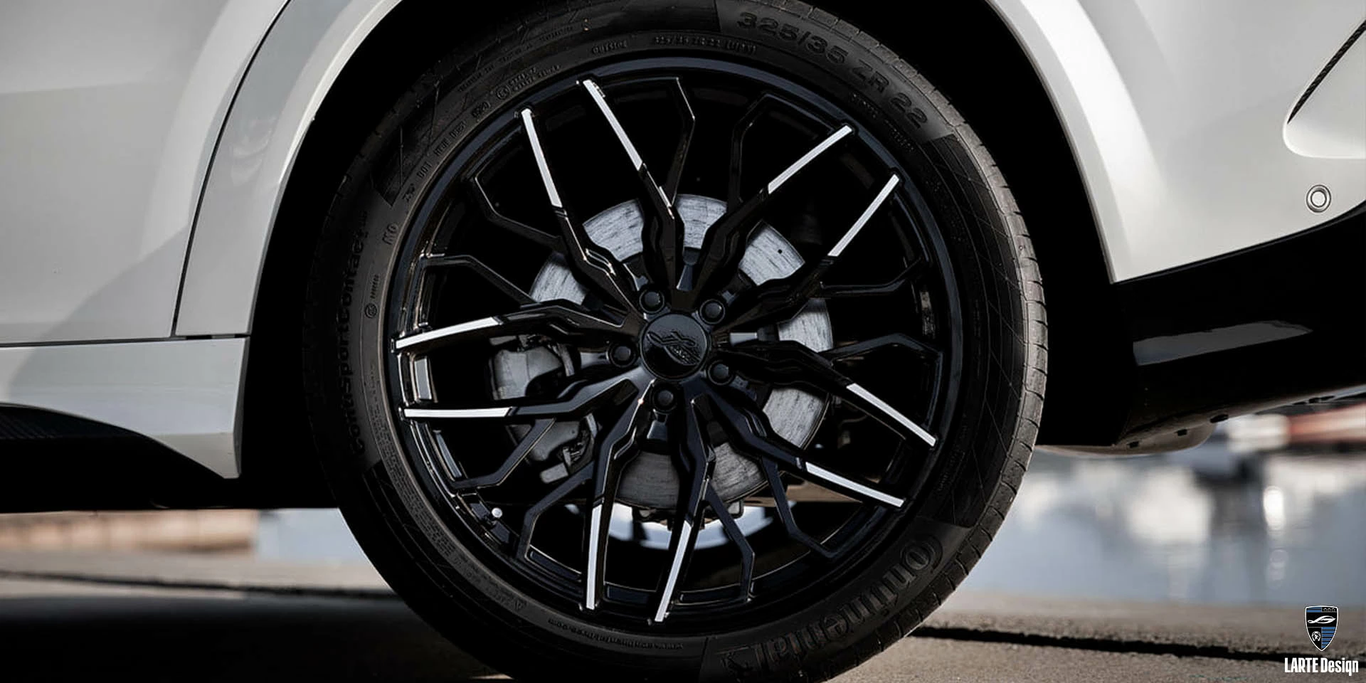 Bestellen Sie geschmiedete Kohlefaserfelgen für den Mercedes-Benz GLE Coupe 53 4MATIC+ С167 MANUFAKTUR Diamantweiß metallic 2024