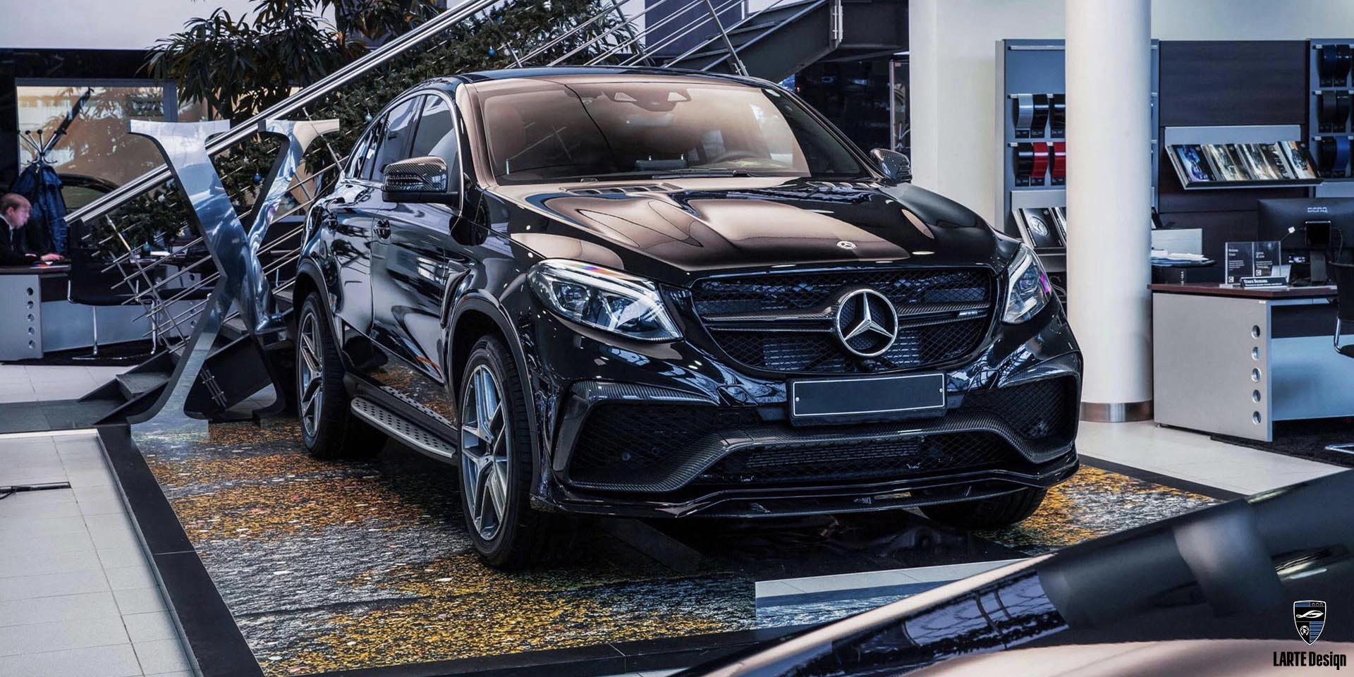 Erwerben Sie einen Frontsplitter aus Kohlefaser für den Mercedes-Benz GLE Coupe GLE 450 4MATIC+ С166 in Obsidianschwarz metallic