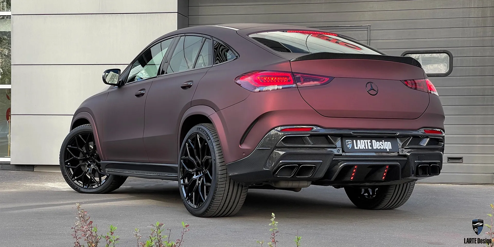 Kaufen Sie das Karosserie-Kit 2025 für Mercedes-Benz GLE Coupe 53 4MATIC+ С167 mit lila Folierung